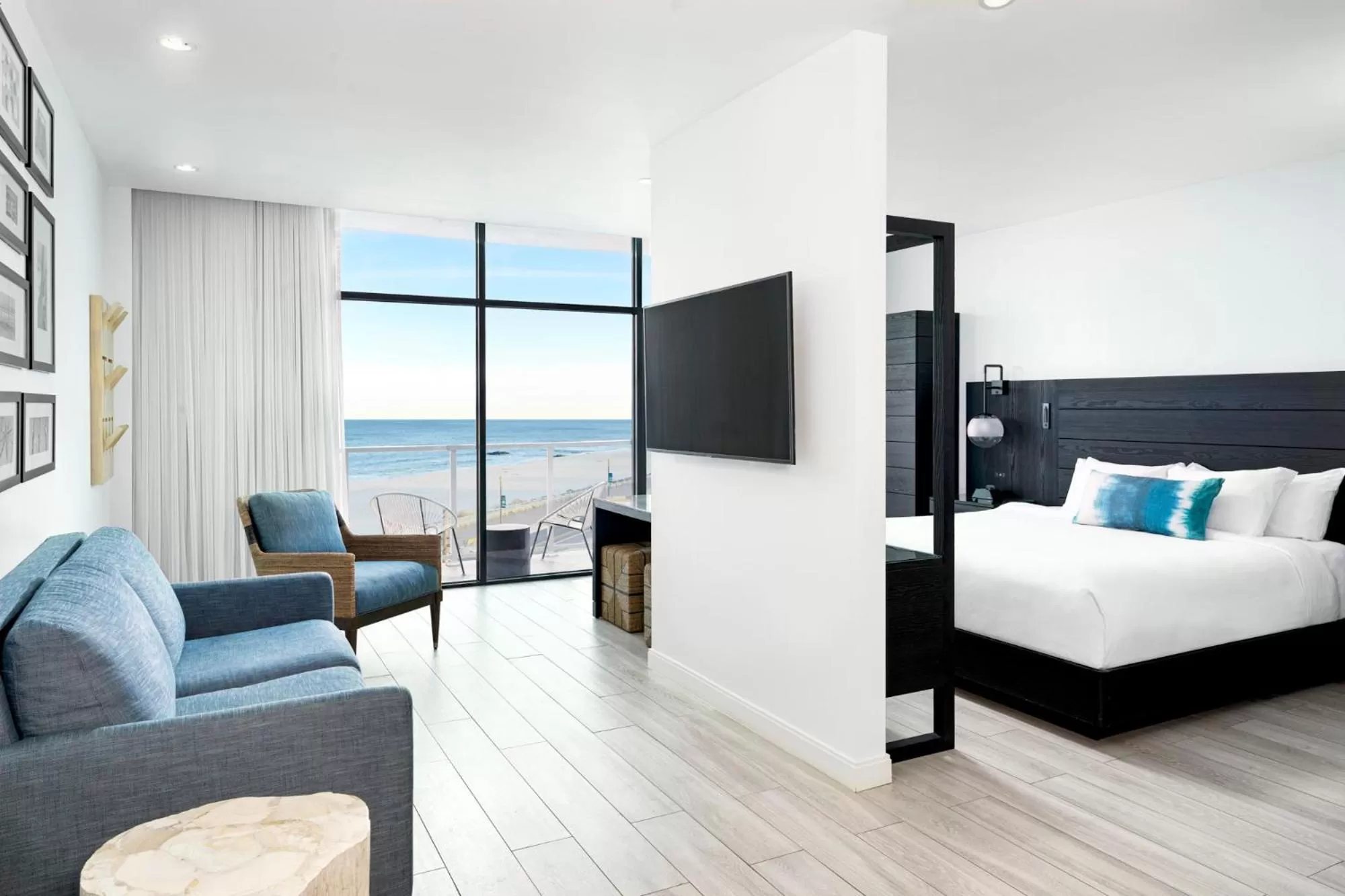 Deluxe Junior King Suite with Terrace  in Wave Resort