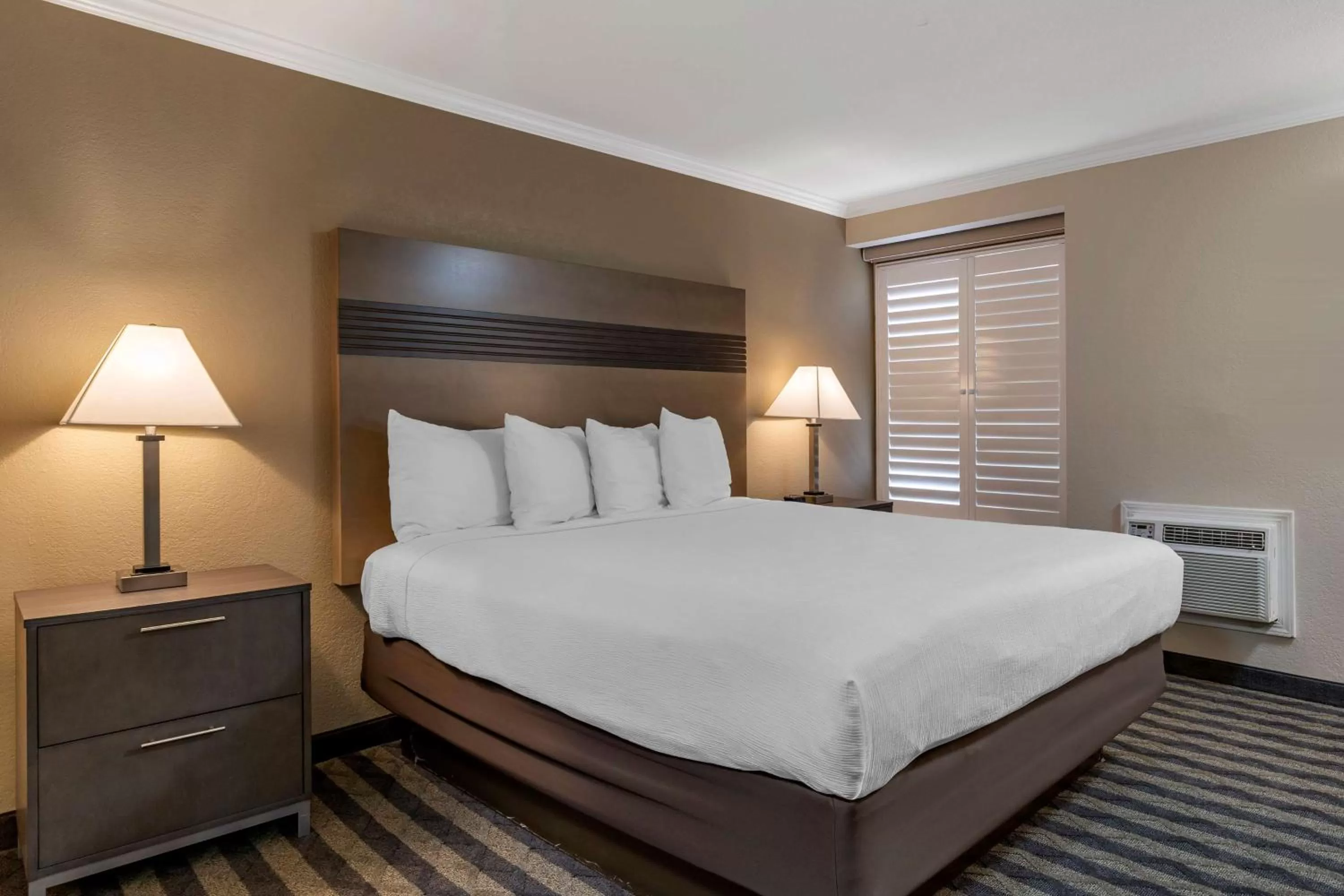 King Room with Shower Only - Non-Smoking in Best Western Silicon Valley Inn