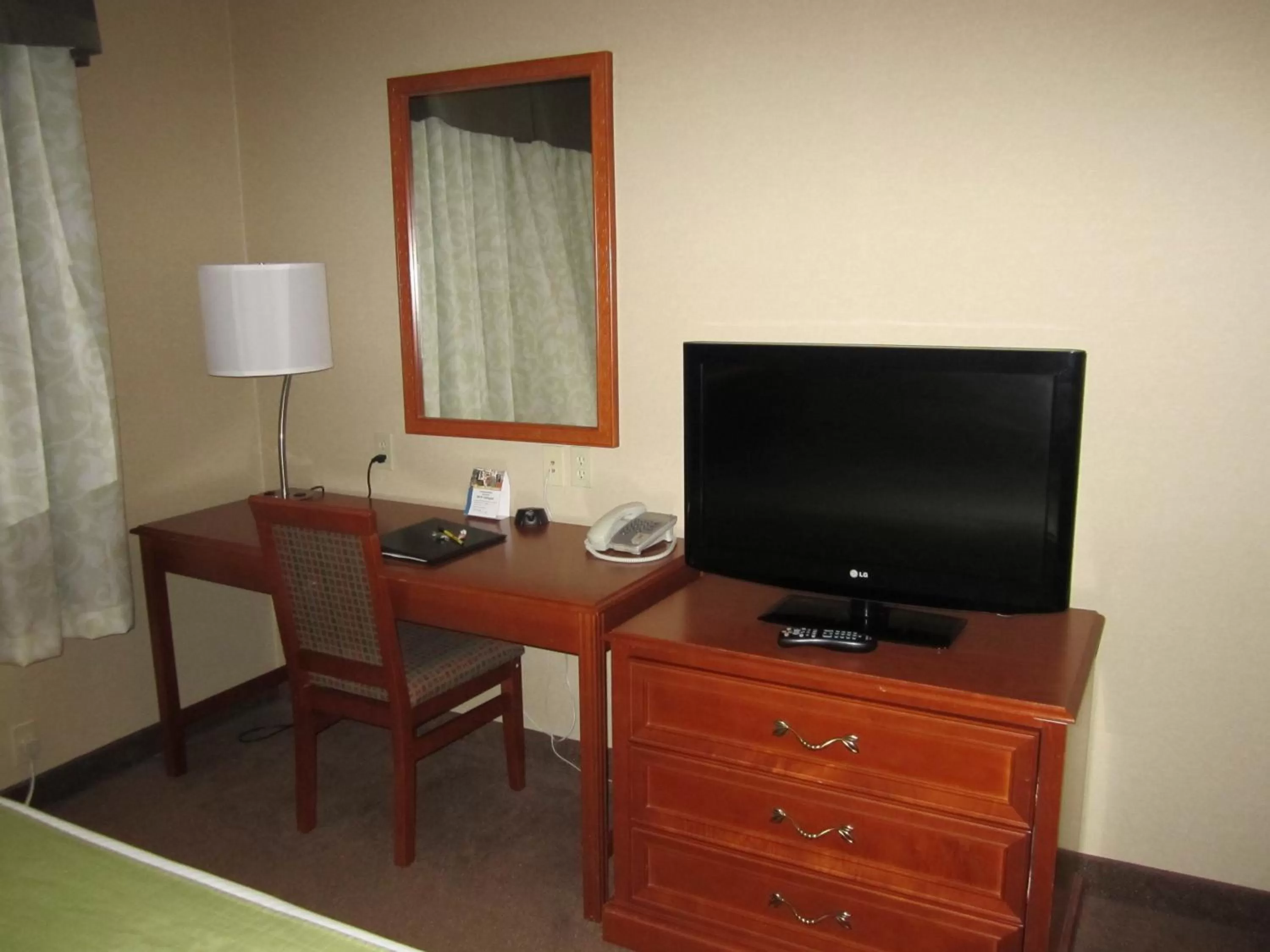 Queen Room - Disability Access - Non-Smoking in Super 8 by Wyndham Fort St. John BC