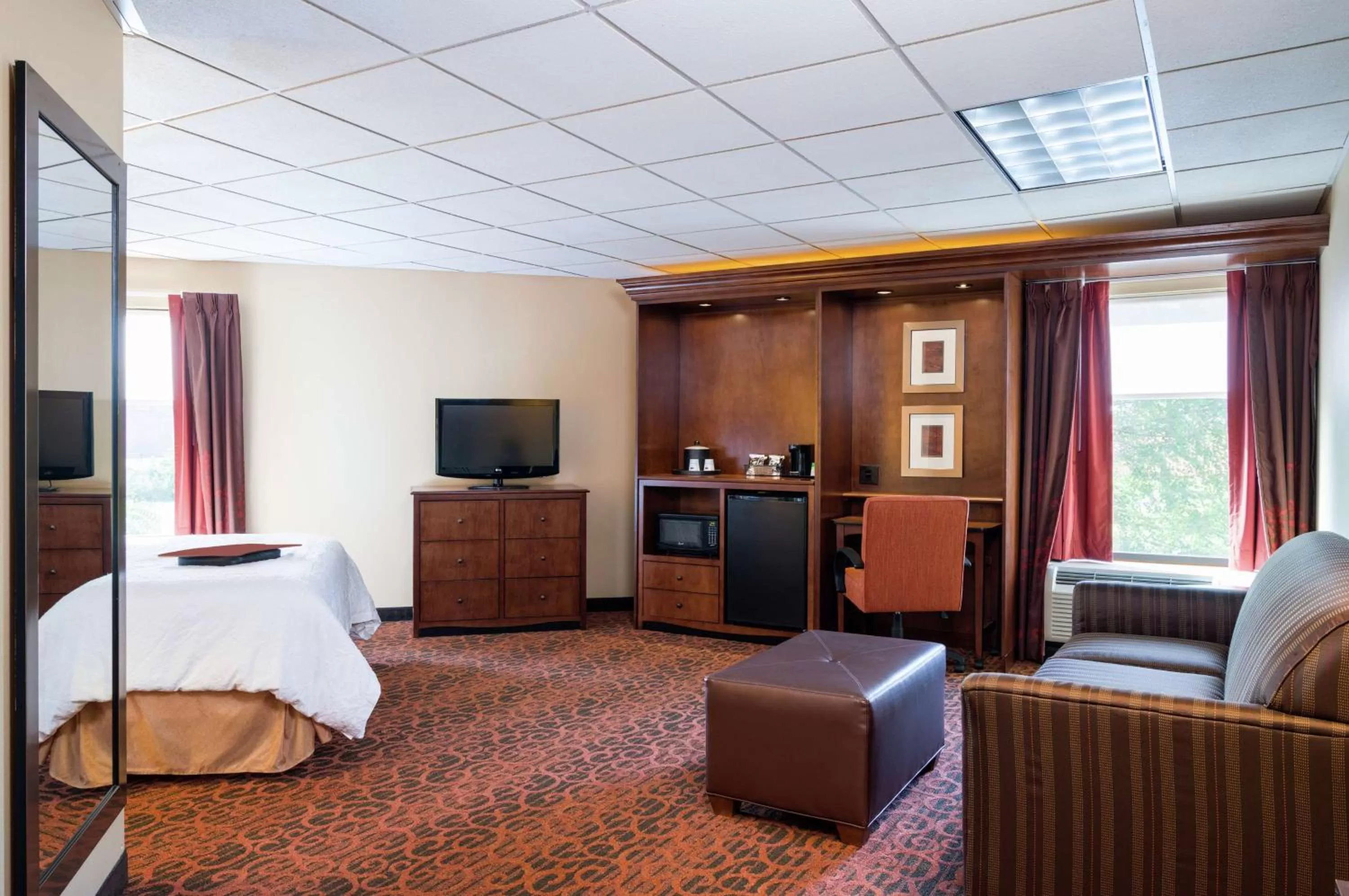 Queen Room with Mobility Access/Non-Smoking in Hampton Inn Selinsgrove/Shamokin Dam