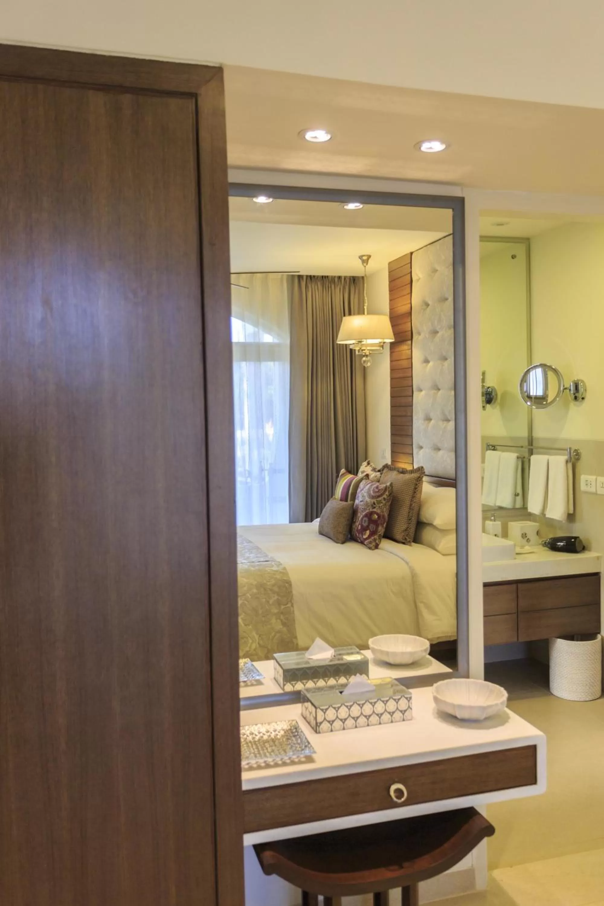 Riverside Room in Acron Waterfront Resort