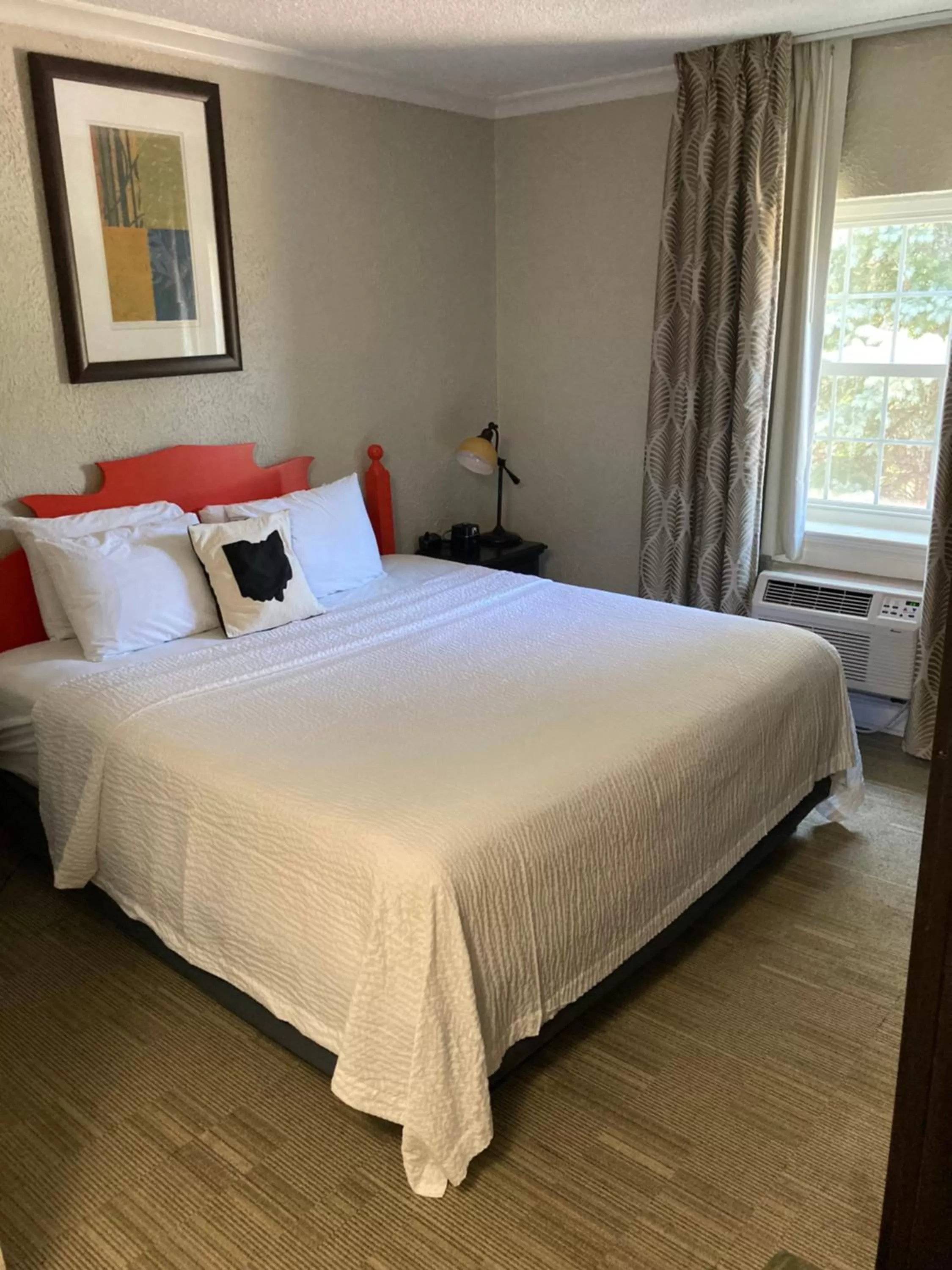 Standard King Room in The Aurora Inn Hotel and Event Center