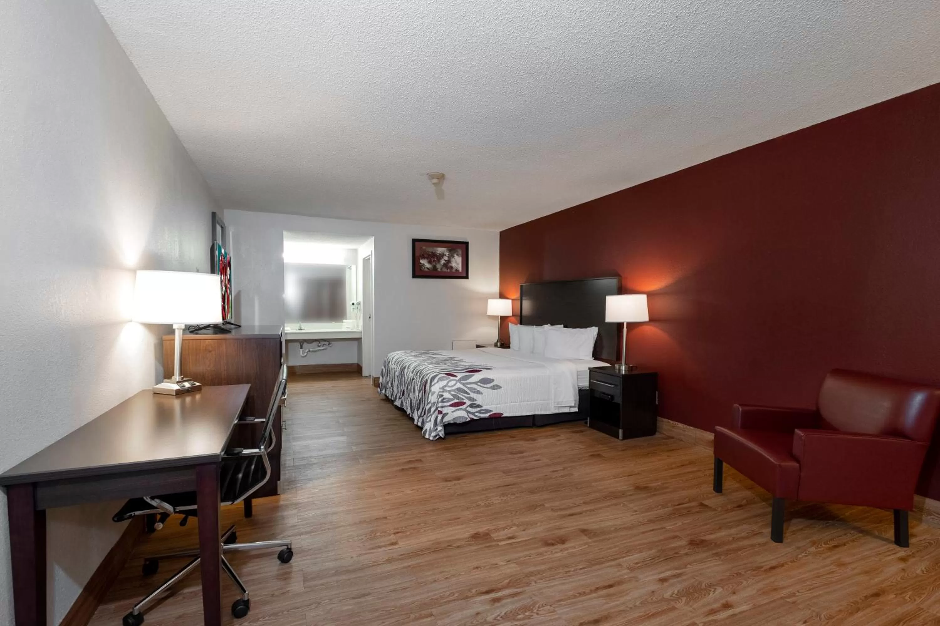 Deluxe King Room - Non-Smoking in Red Roof Inn Marion, VA