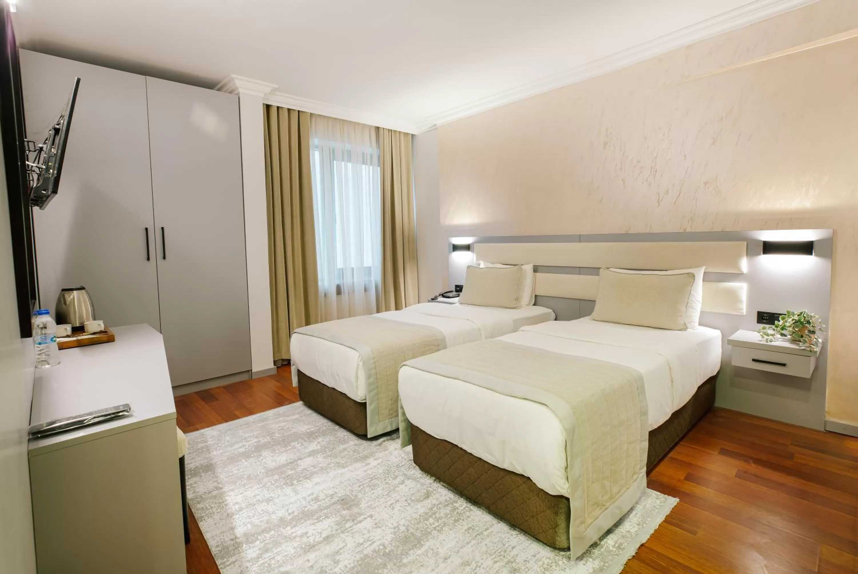 Deluxe Twin Room in Marble Hotel