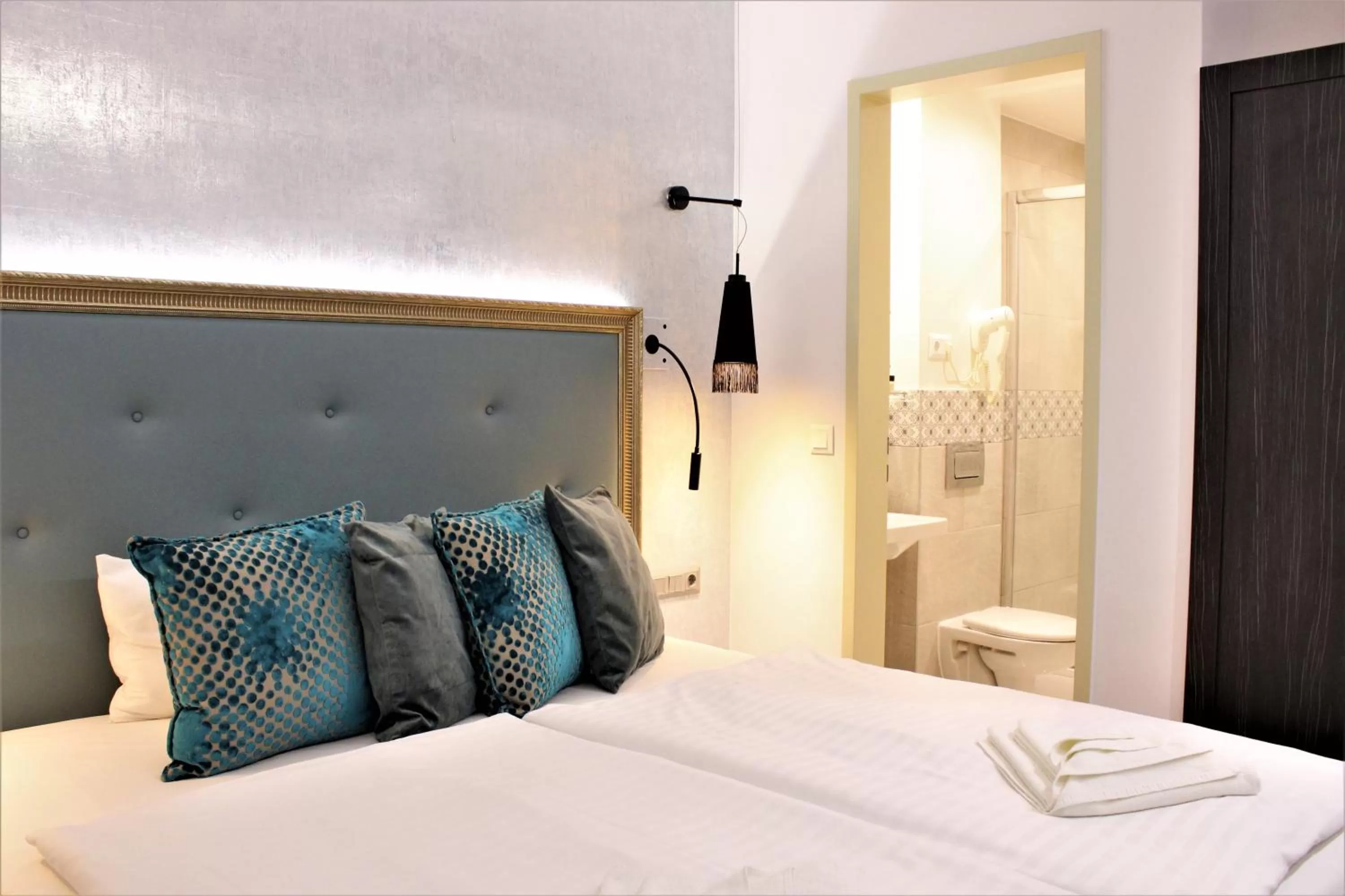 Comfort Double Room with no Window - single occupancy in Hotel Memories Budapest