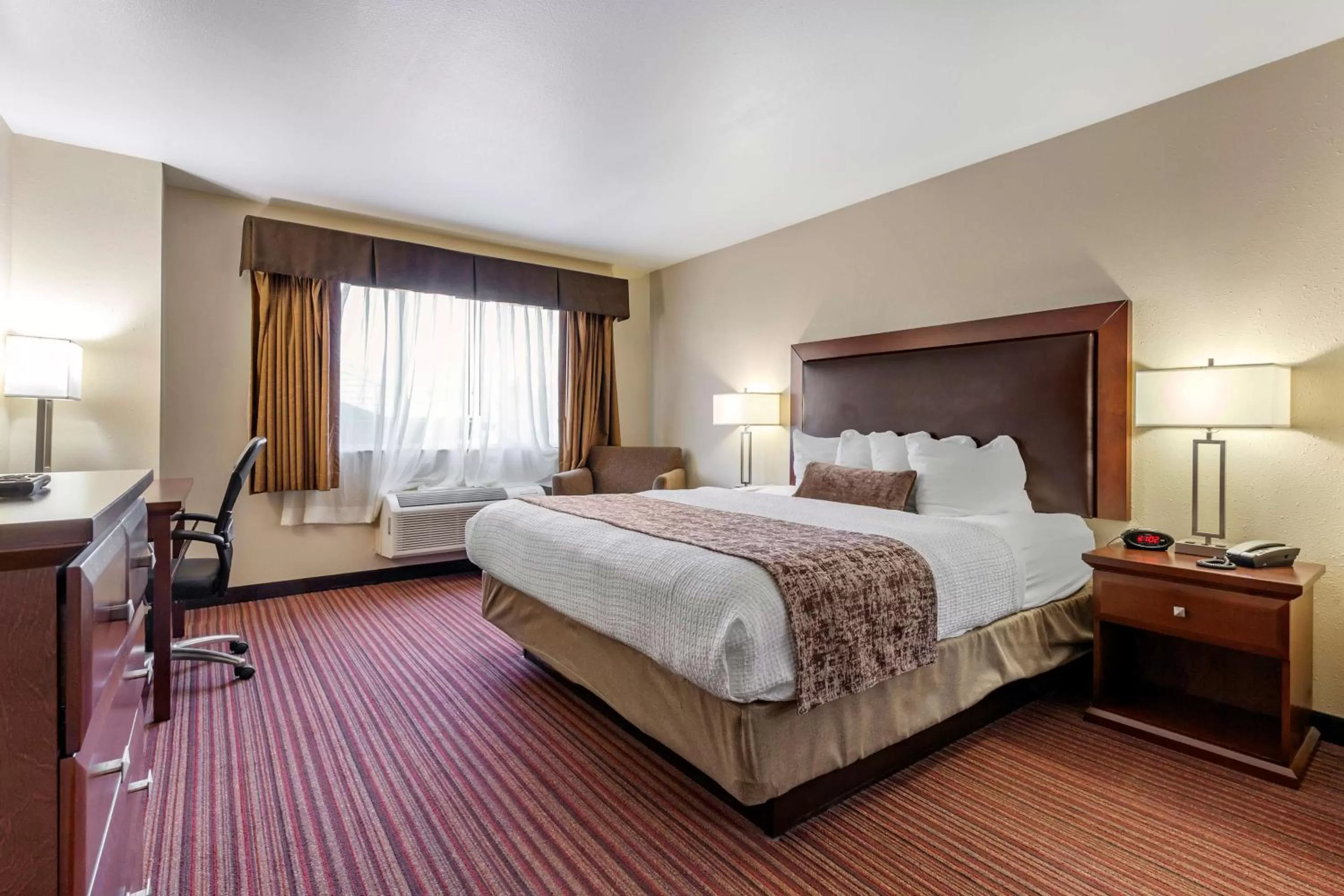 King Room with Whirlpool and Sofa - Non-Smoking in Best Western PLUS Sparta Trail Lodge