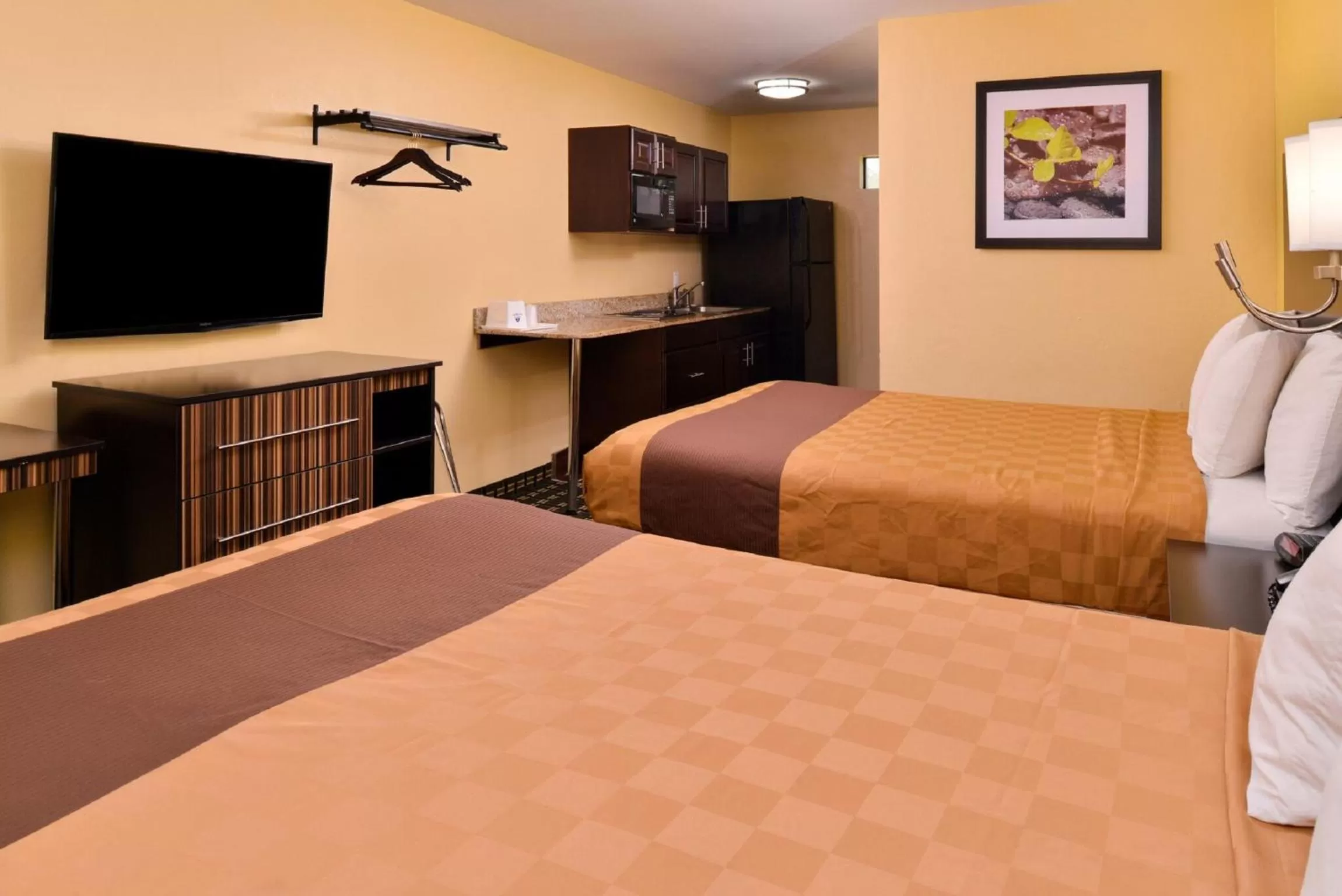 Kitchenette with 2 Queen Beds - Non-Smoking in Americas Best Value Inn Ponca City