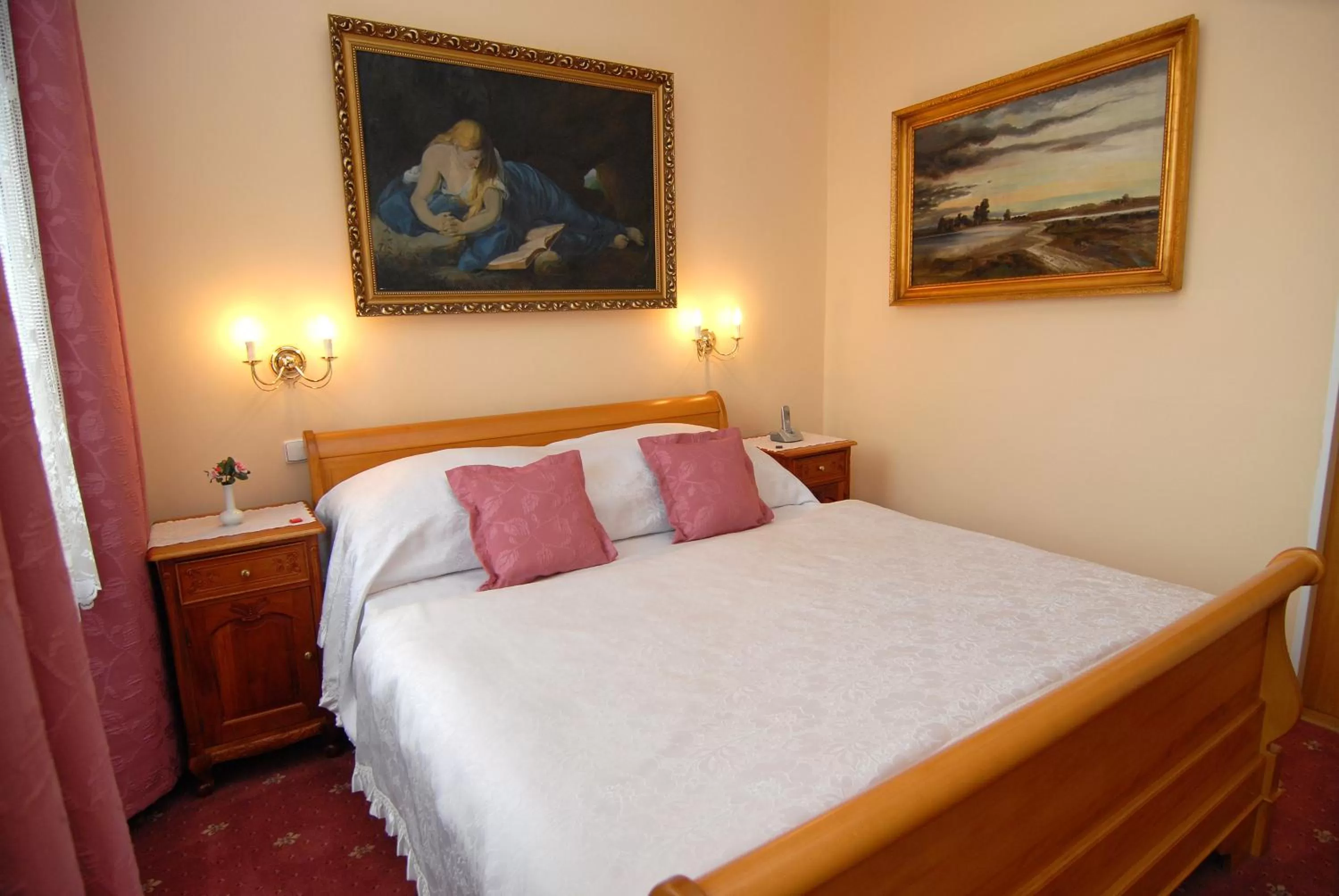 Double or Twin Room in Hotel Opera