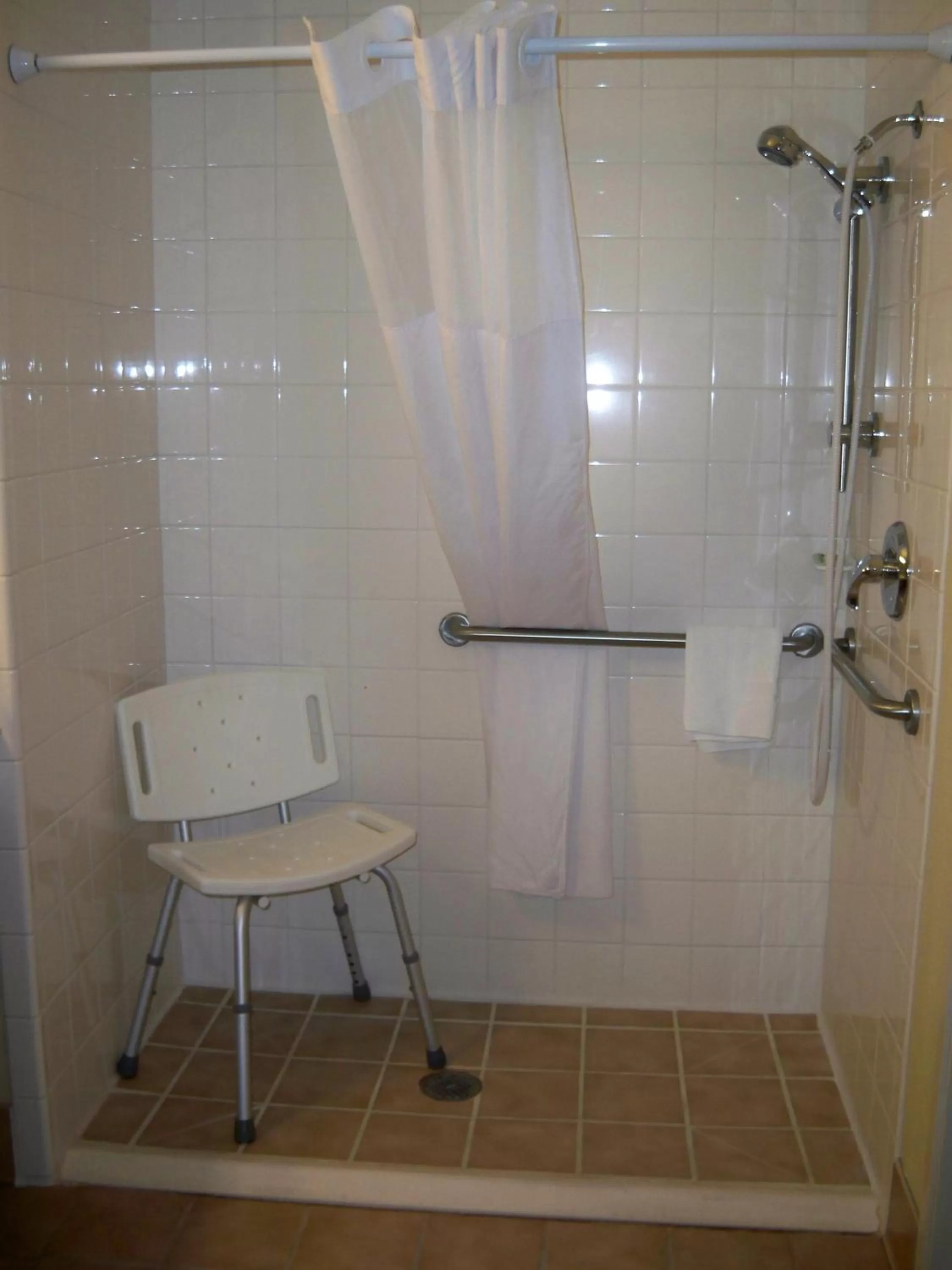 One-Bedroom King Suite with Roll-In Shower - Disability Access in Country Inn & Suites by Radisson, Billings, MT