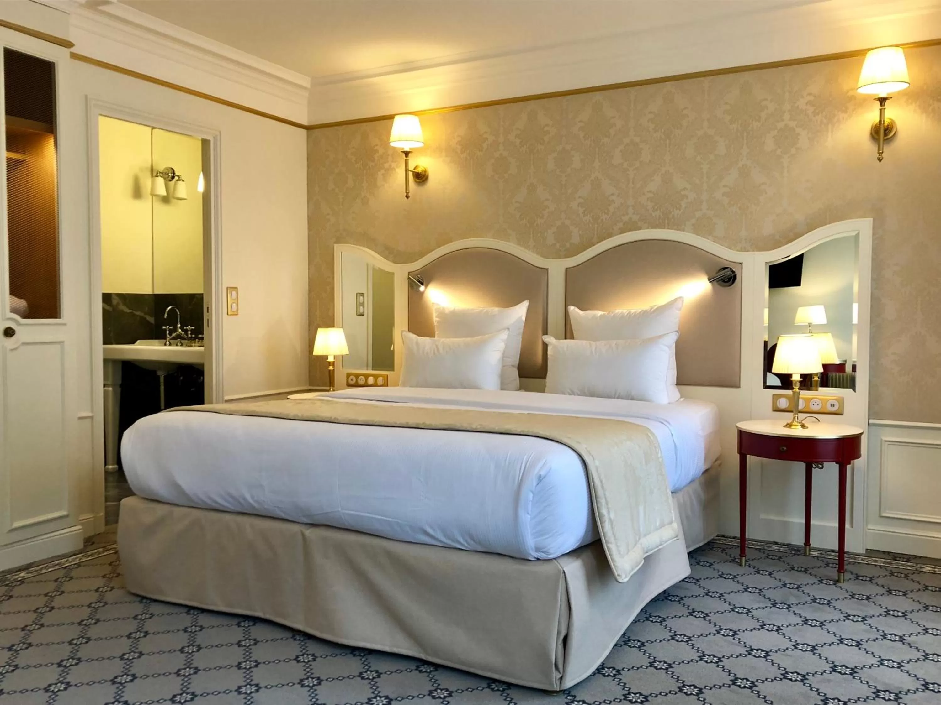 Deluxe Double or Twin Room in Hôtel Mayfair Paris