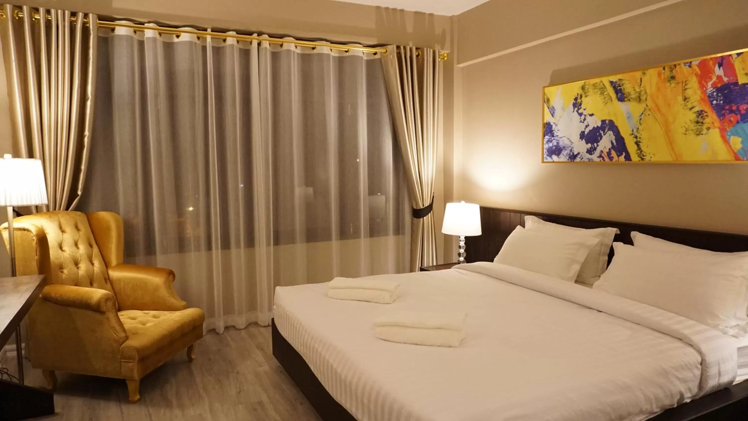 Junior Suite in Taris Art Hotel Phrae