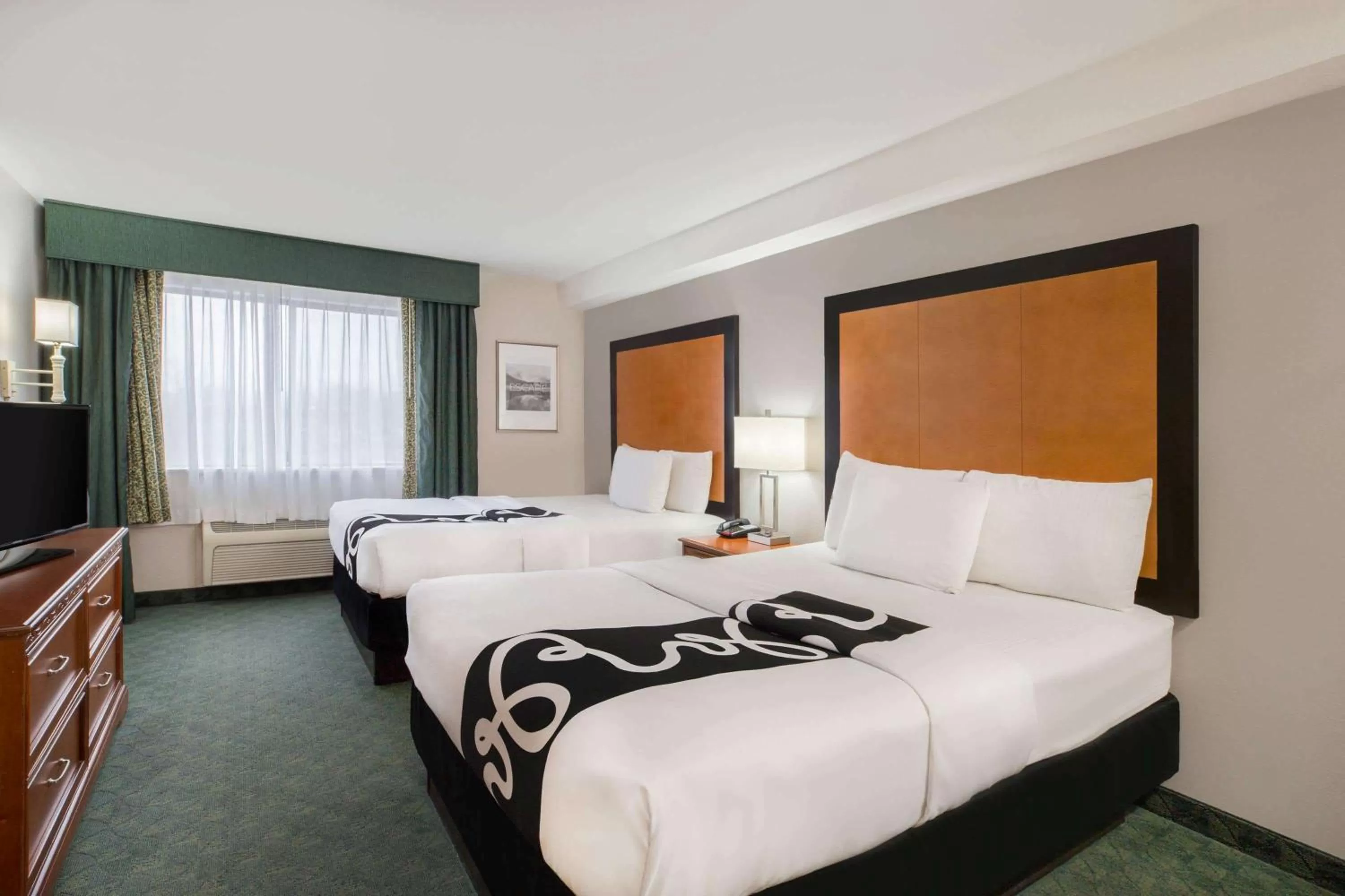 Queen Room with Two Queen Beds in La Quinta Inn by Wyndham Everett