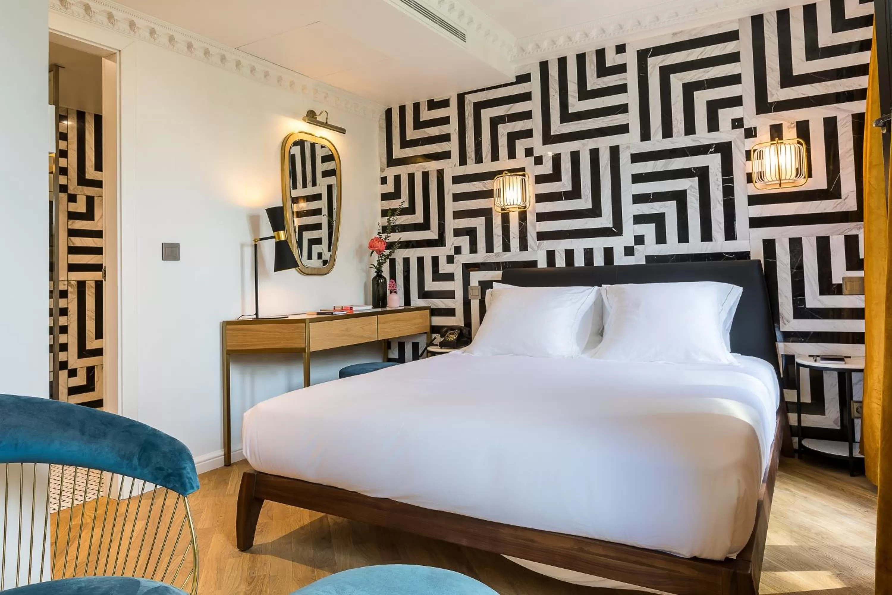 Deluxe Double Room in Rose Bourbon