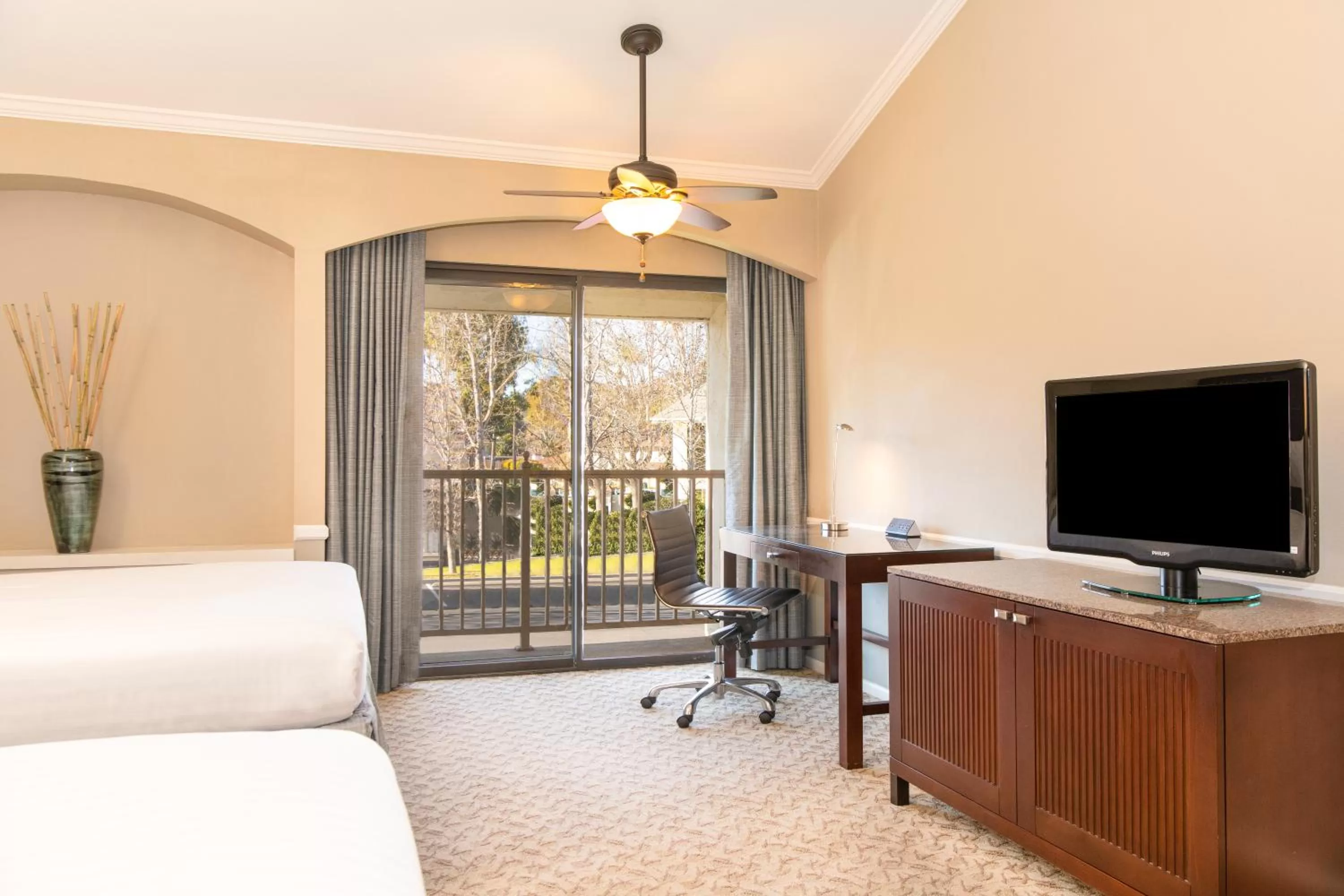 Queen Studio in Morgan Run Resort