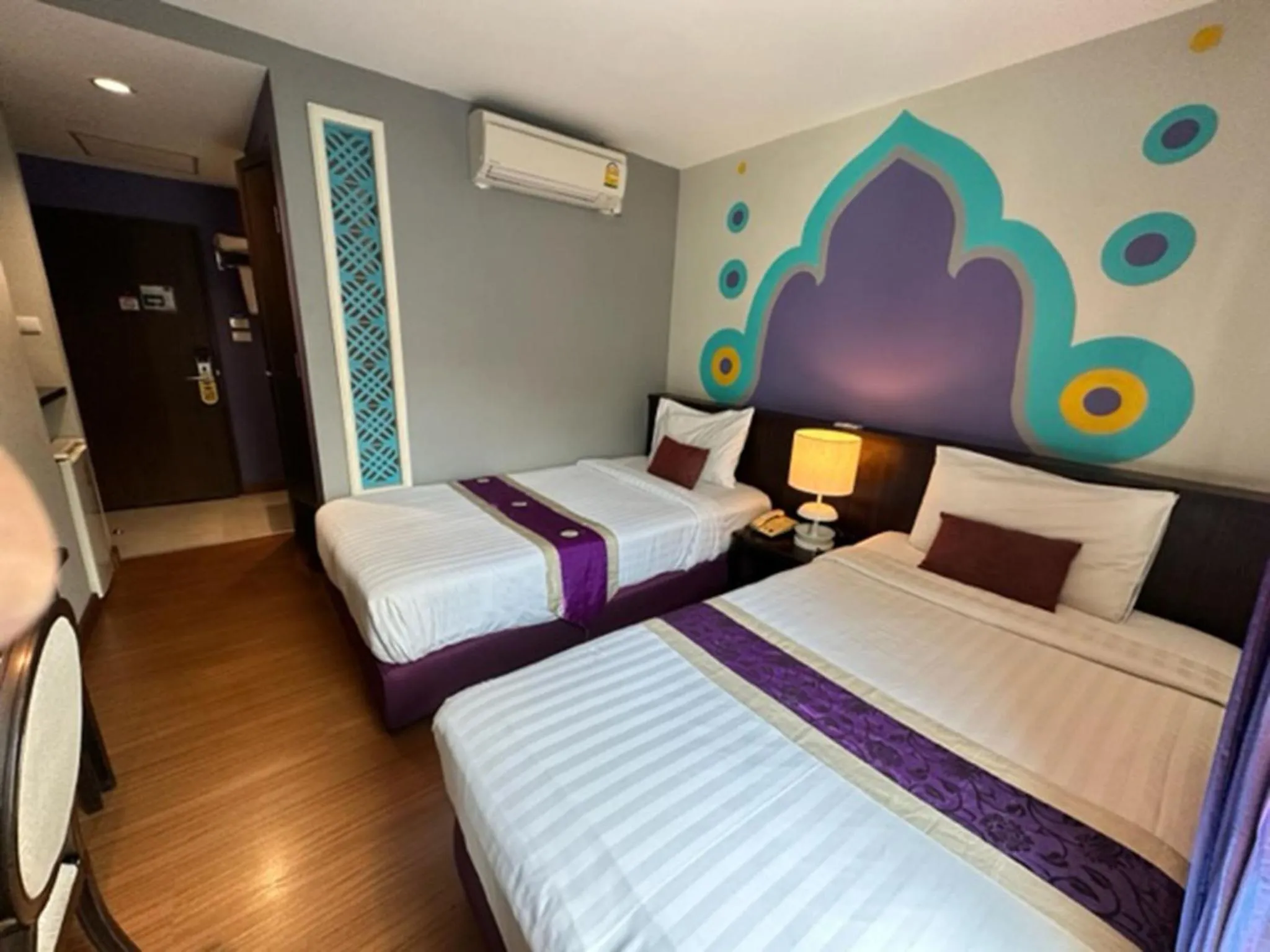 Superior Twin Room in Sawasdee Hotel @ Sukhumvit Soi 8