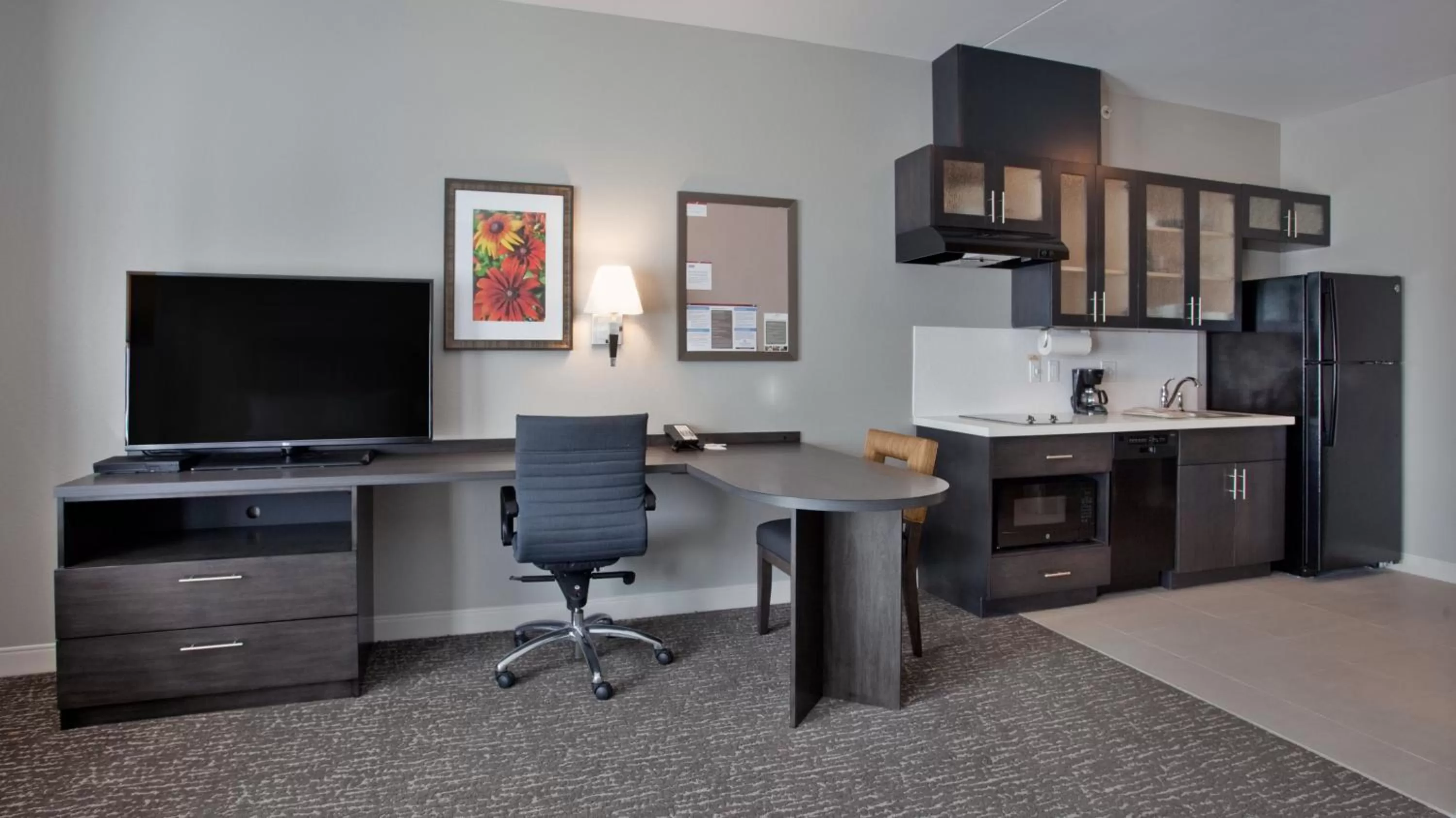 Queen Suite - Hearing Accessible in Candlewood Suites Kearney by IHG