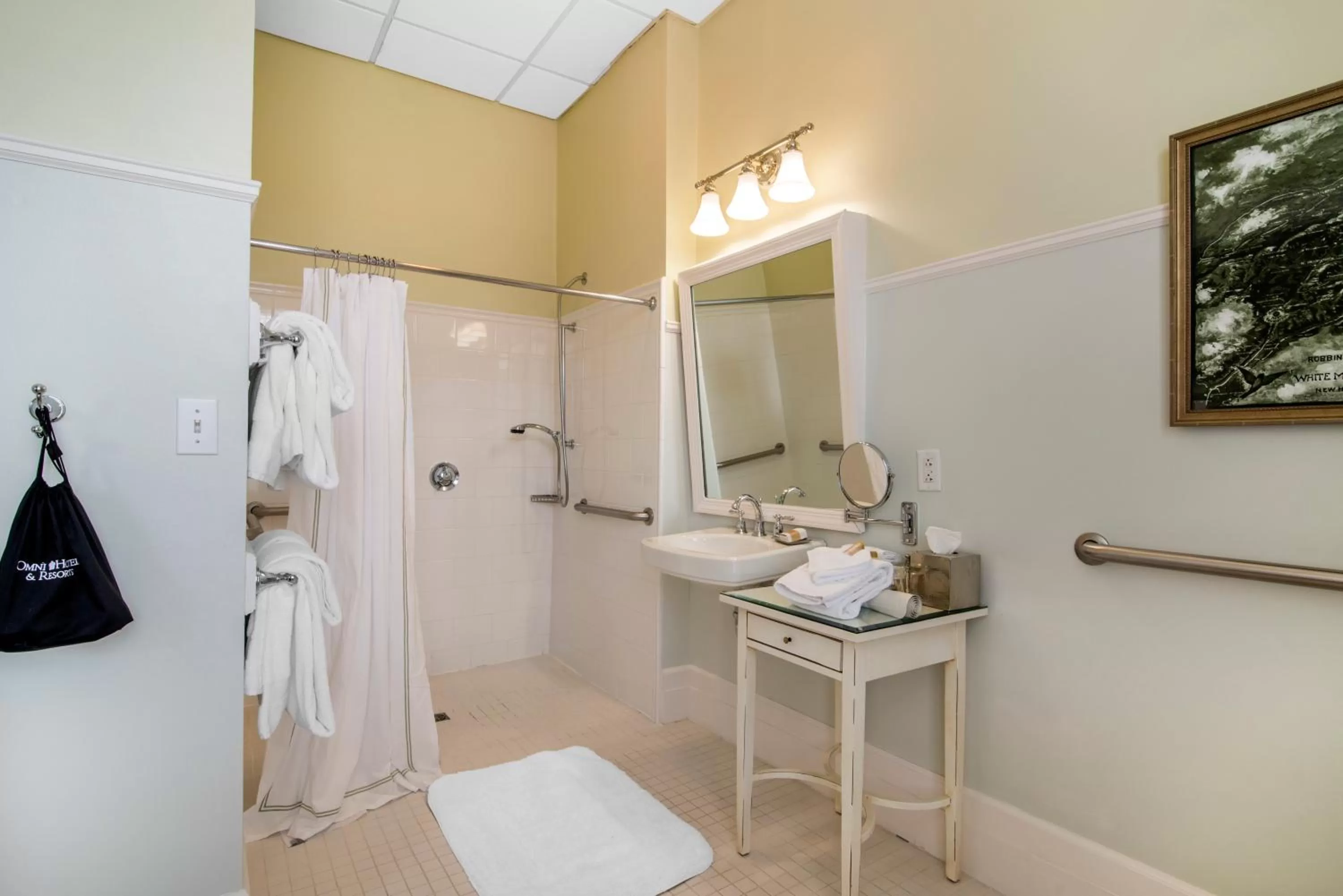 ADA Traditional Room - 1 Queen Bed with Roll In Shower in Omni Mount Washington Resort