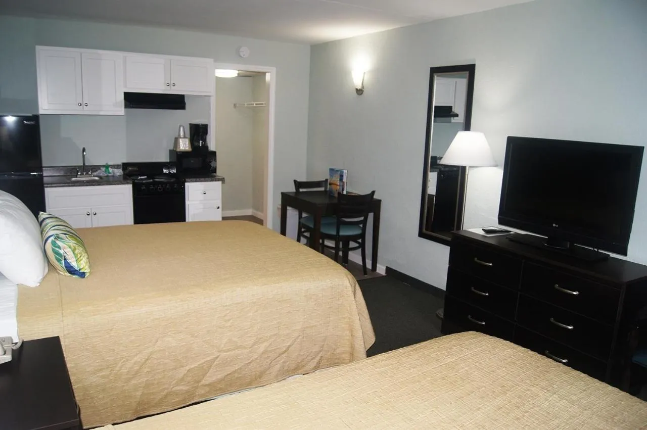 Non-Oceanfront Double Queen with Kitchen in Ocean Plaza Motel