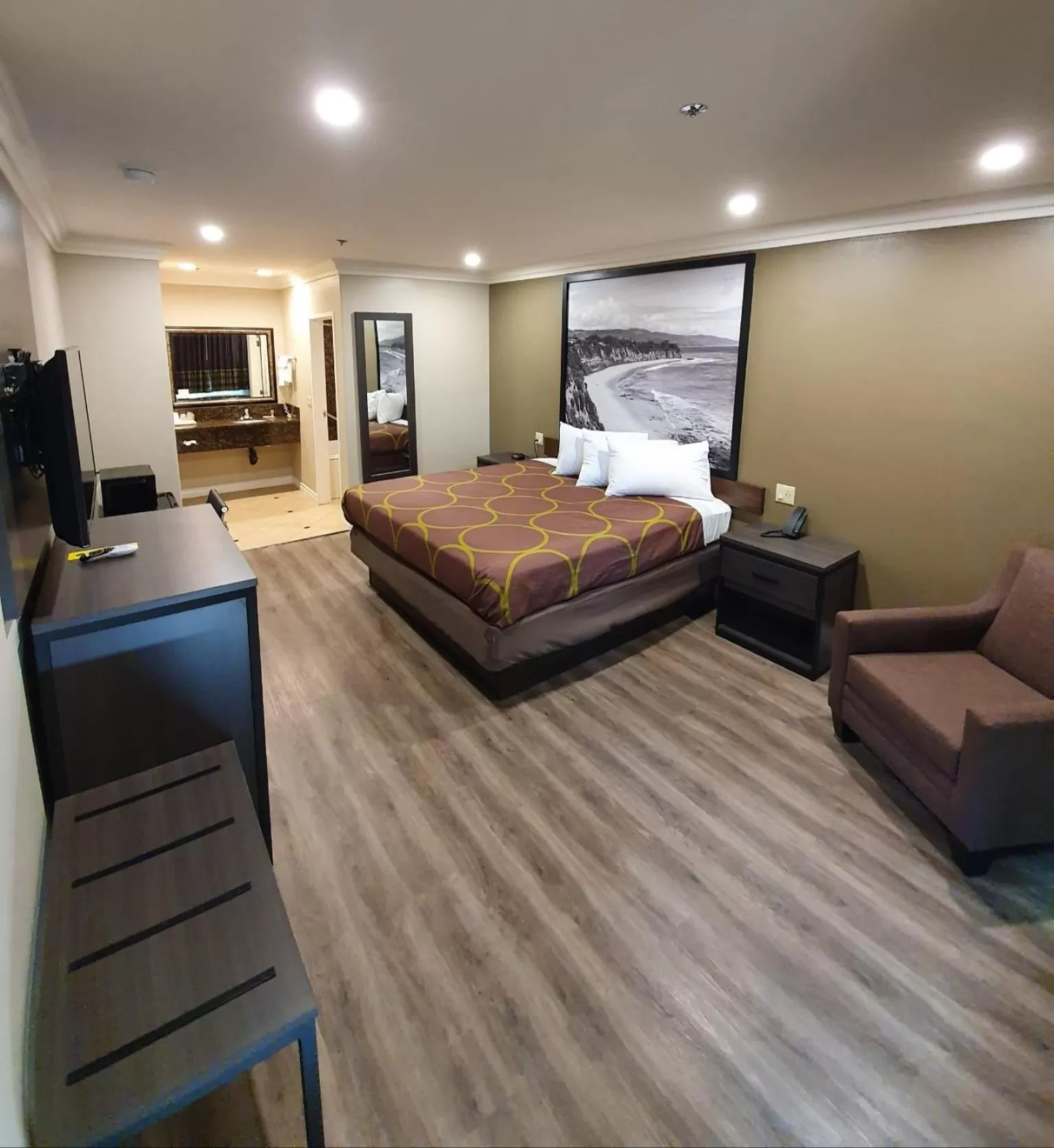 King Room - Smoking  in Super 8 by Wyndham Cypress Buena Park Area