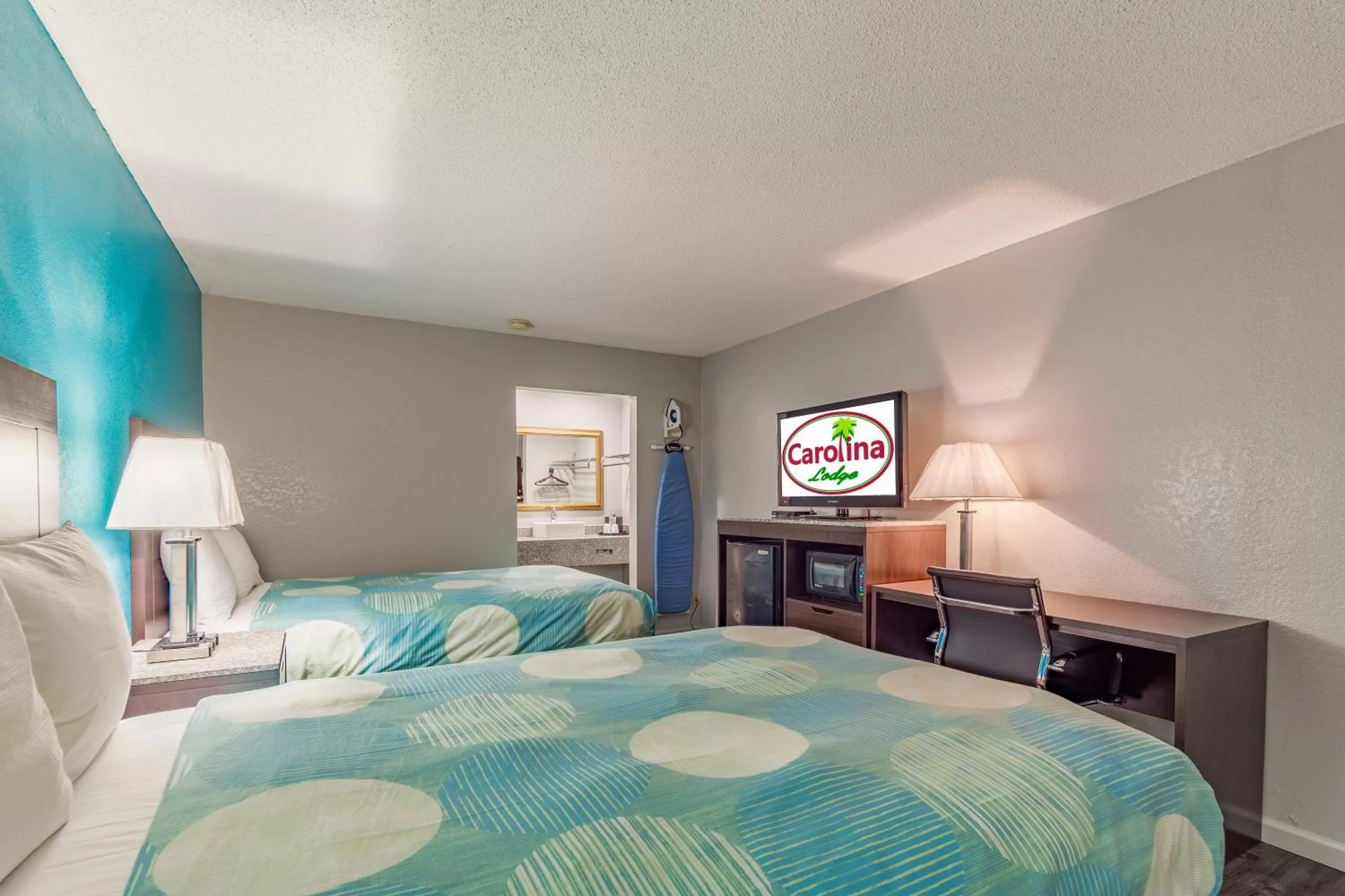 Double Room with Two Double Beds - Non-Smoking in Carolina Lodge