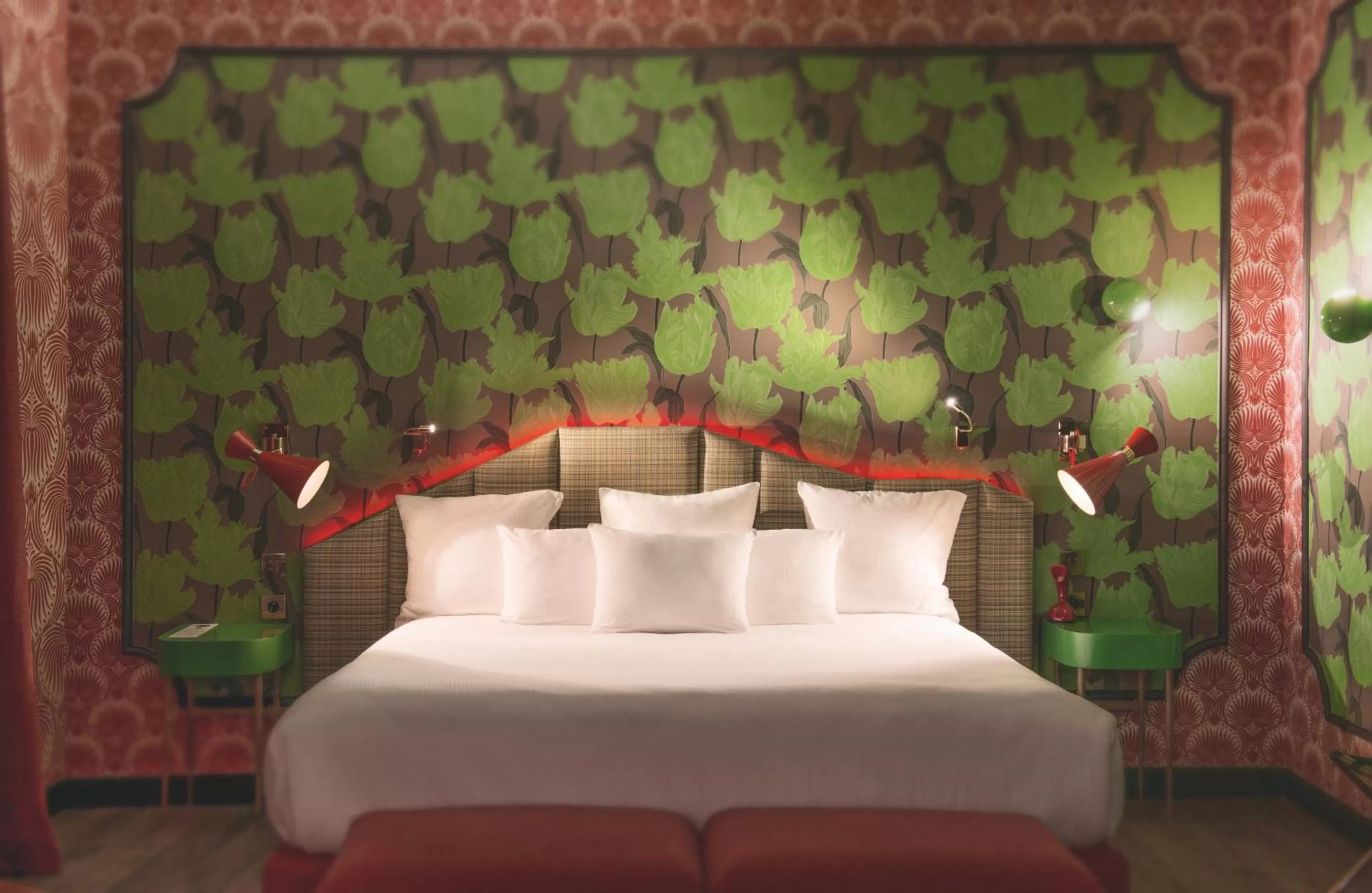 Junior Suite "Jungle Fever" with Hot Tub in Idol Hotel