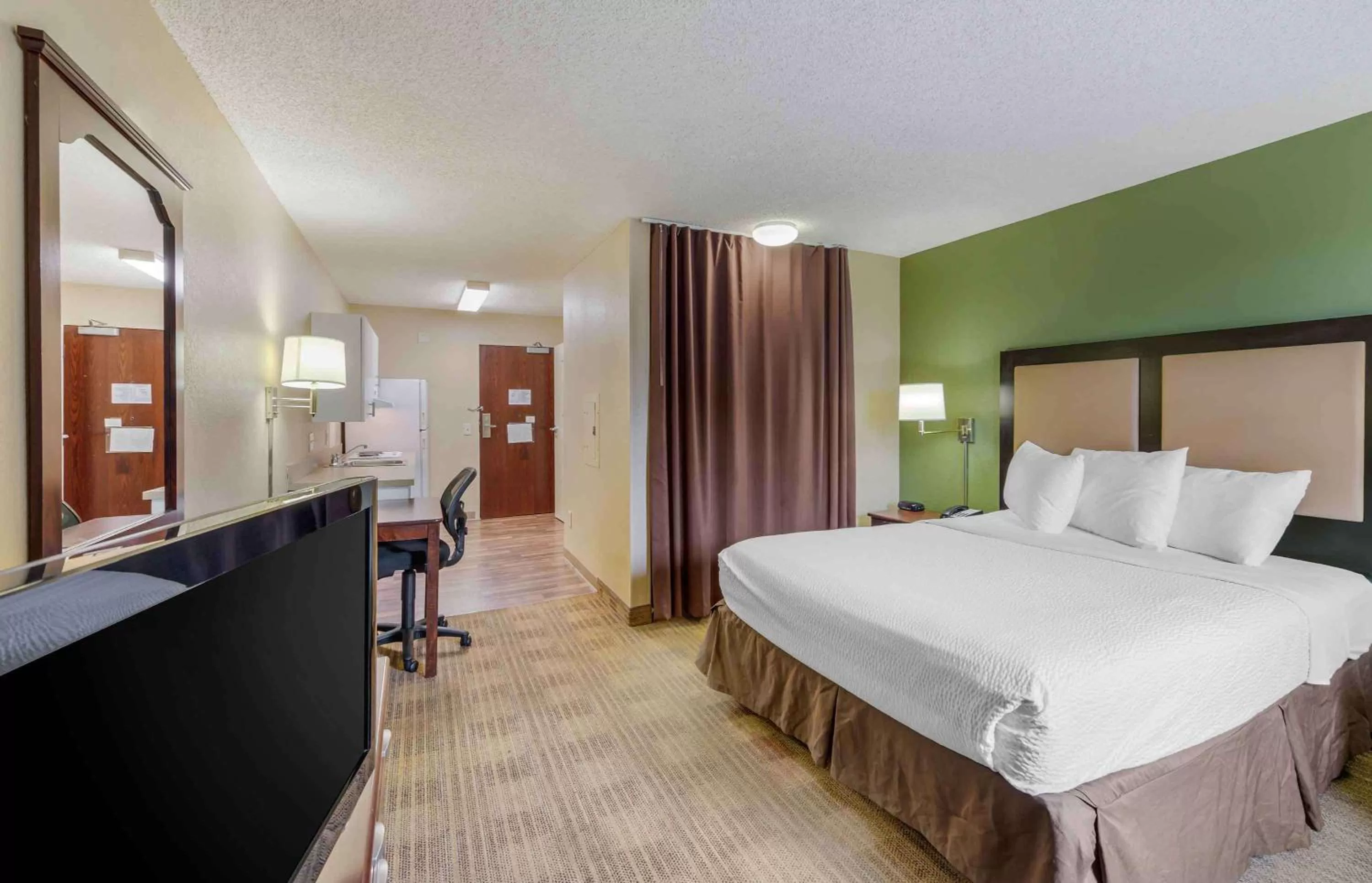 Queen Studio - Non-Smoking in Extended Stay America Suites - Orange County - Huntington Beach