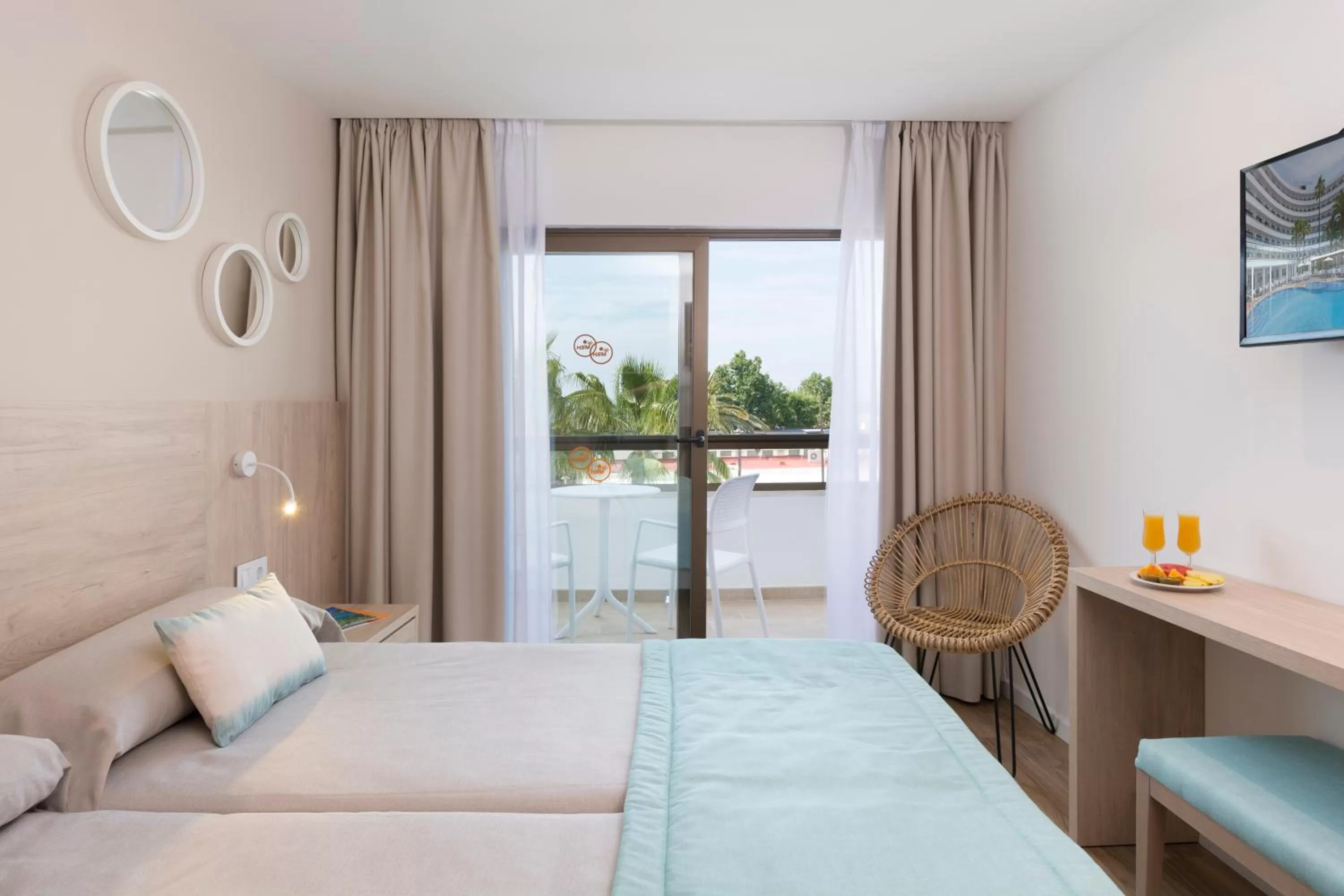 Twin Room with Extra Bed in HSM Linda Playa