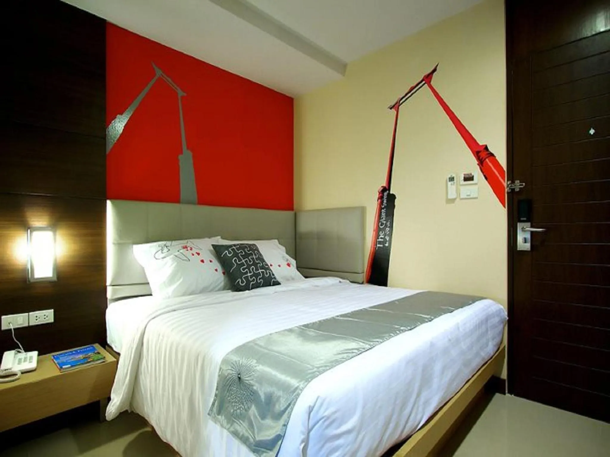 Bed in Ds67 Suites