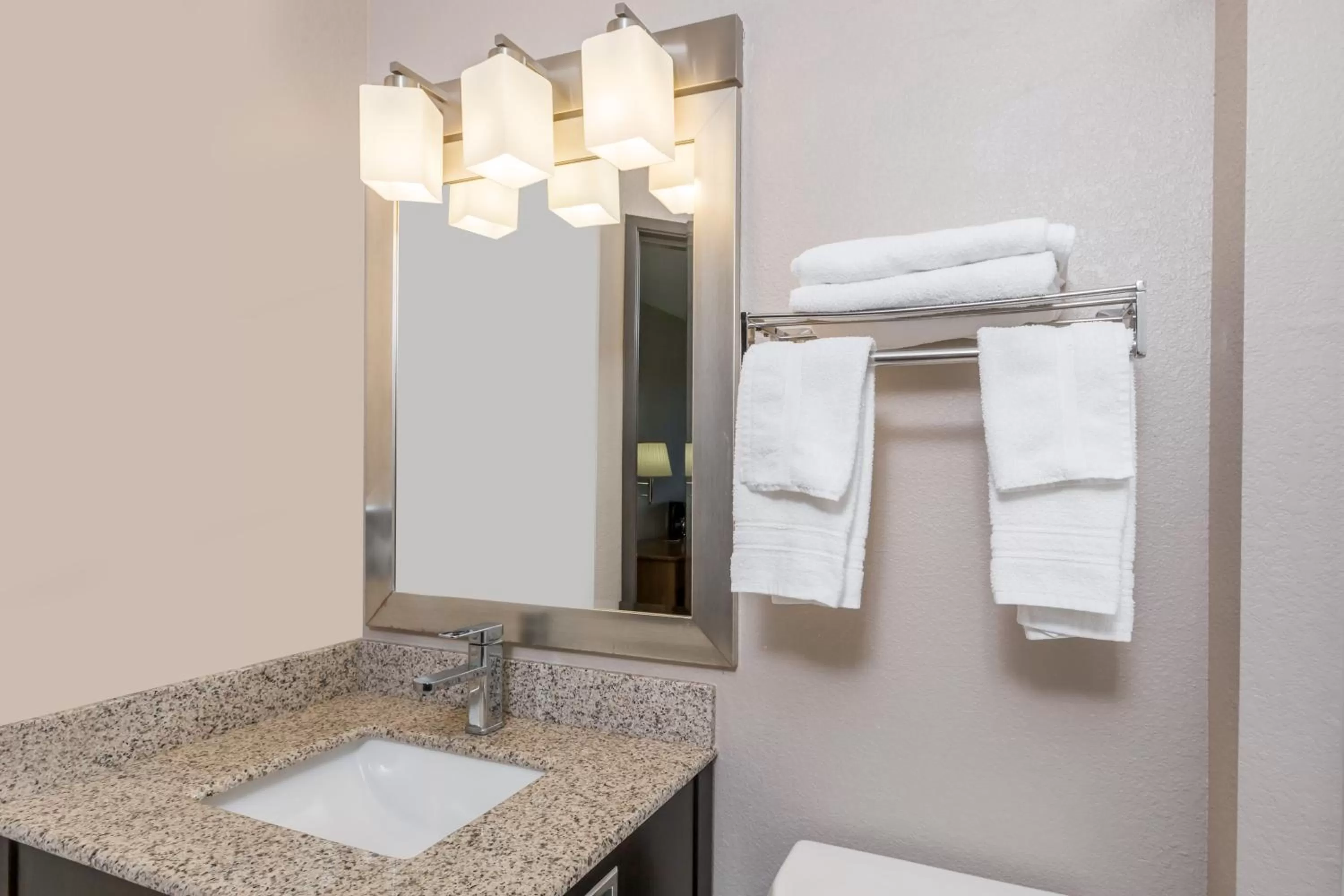 King Studio Suite - Non-Smoking in Super 8 by Wyndham Sioux City South