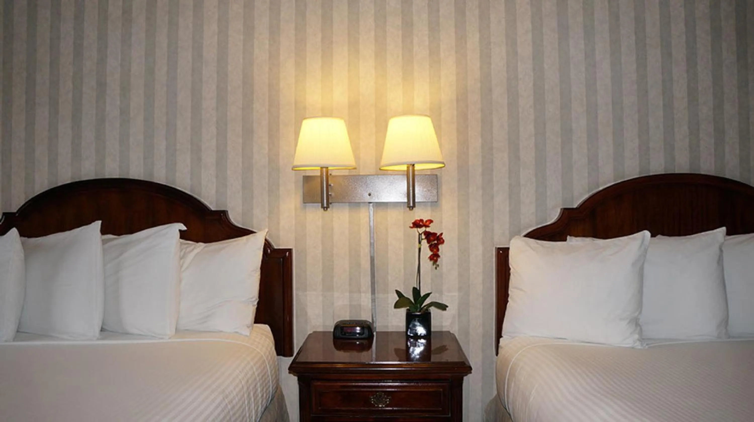 Queen Room with Two Queen Beds (No Pets) in Emerald Dolphin Inn & Mini Golf