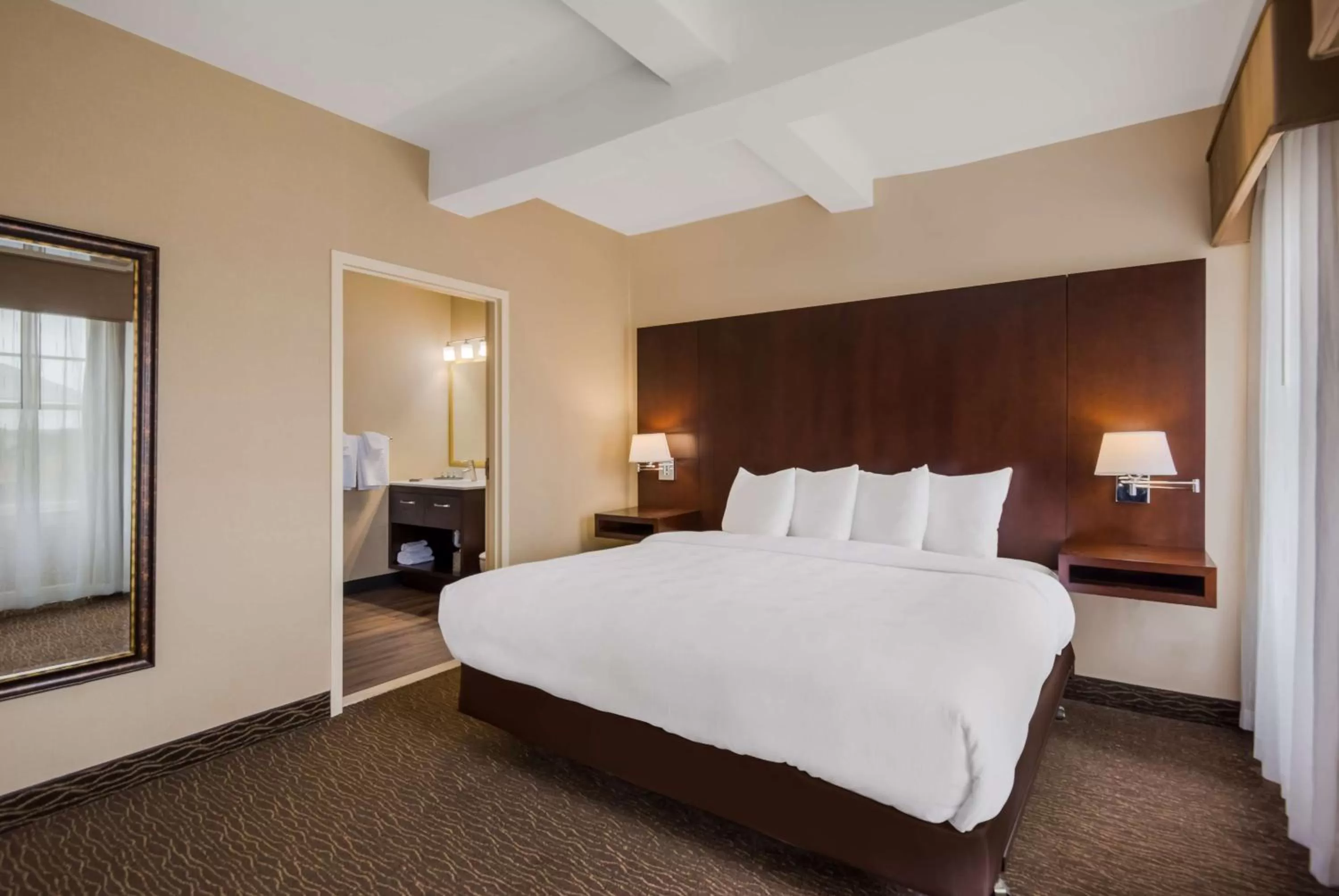 King Suite - Disability Access in Best Western Syracuse Downtown Hotel and Suites