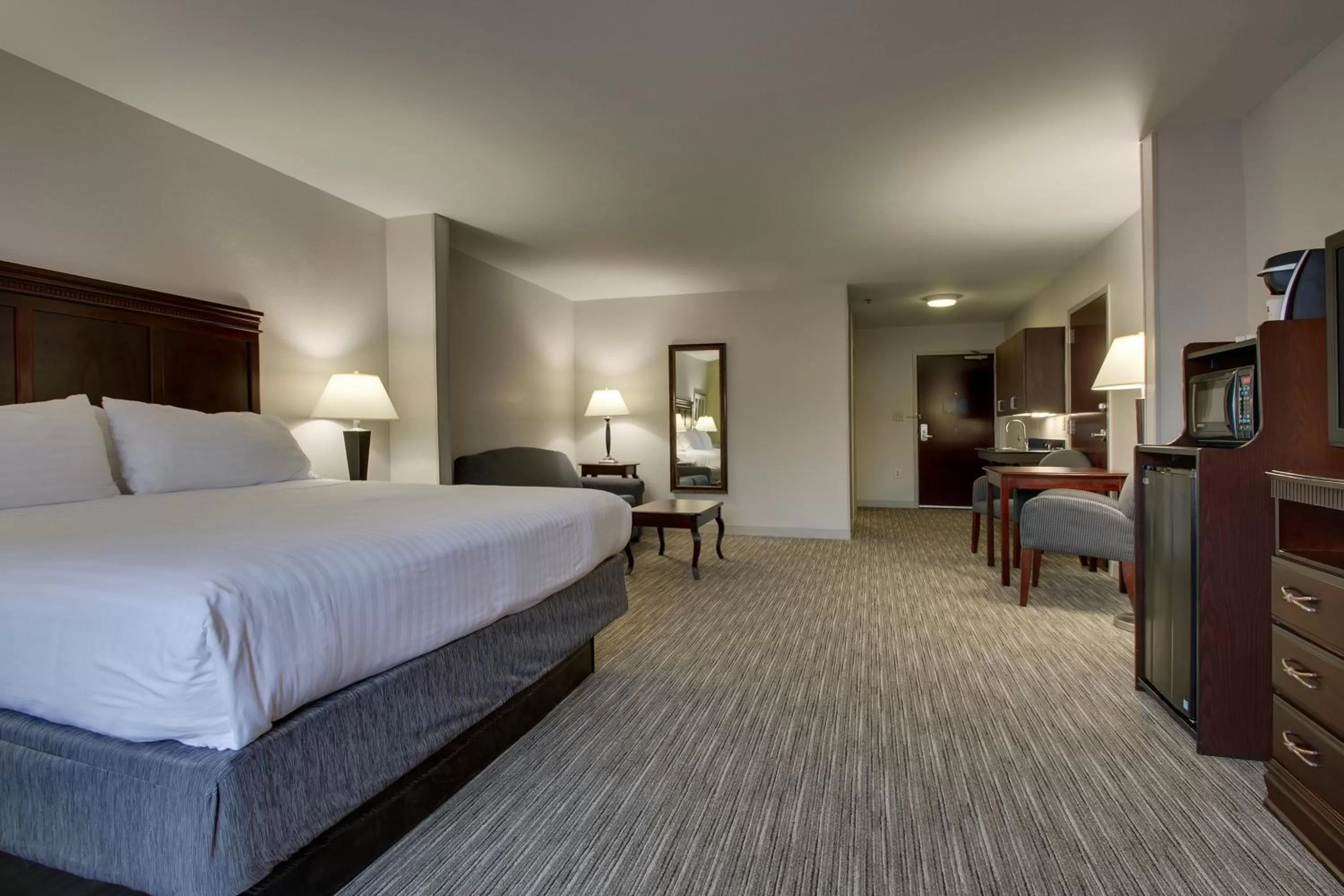 King Suite with Sofa Bed in Holiday Inn Express Hotel & Suites Middleboro Raynham by IHG