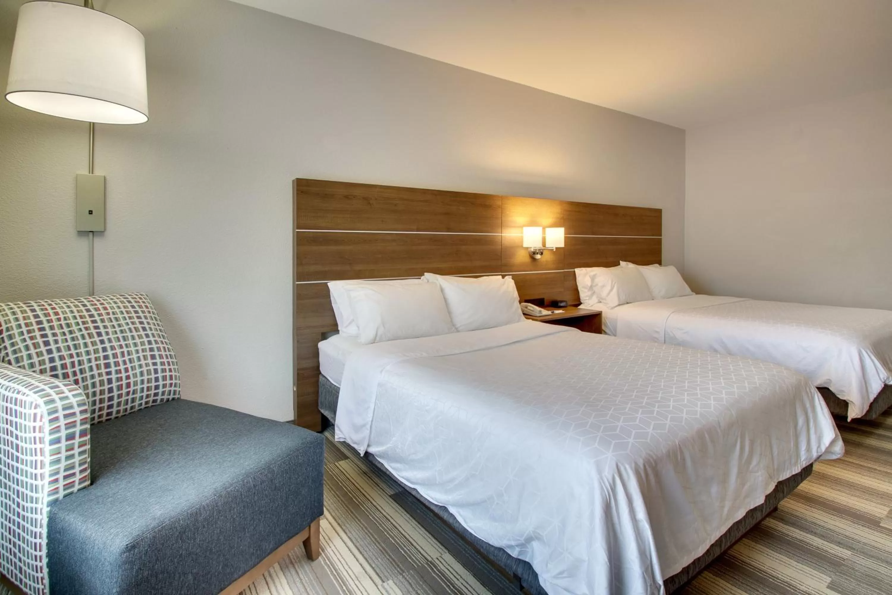 Standard Queen Room with Two Queen Beds in Holiday Inn Express & Suites Laurel by IHG