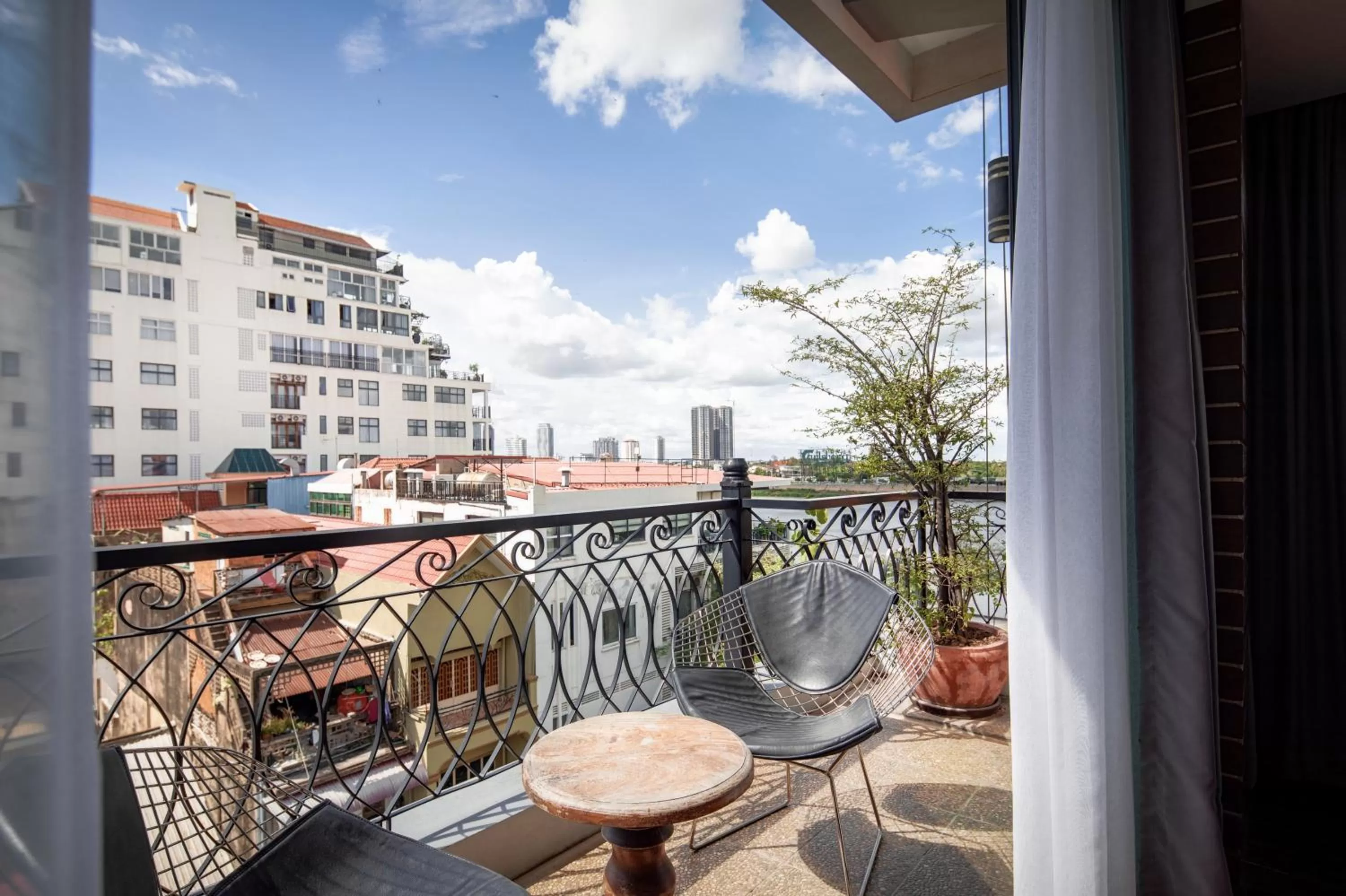 Ohana Residence with Balcony  in Ohana Phnom Penh Palace Hotel