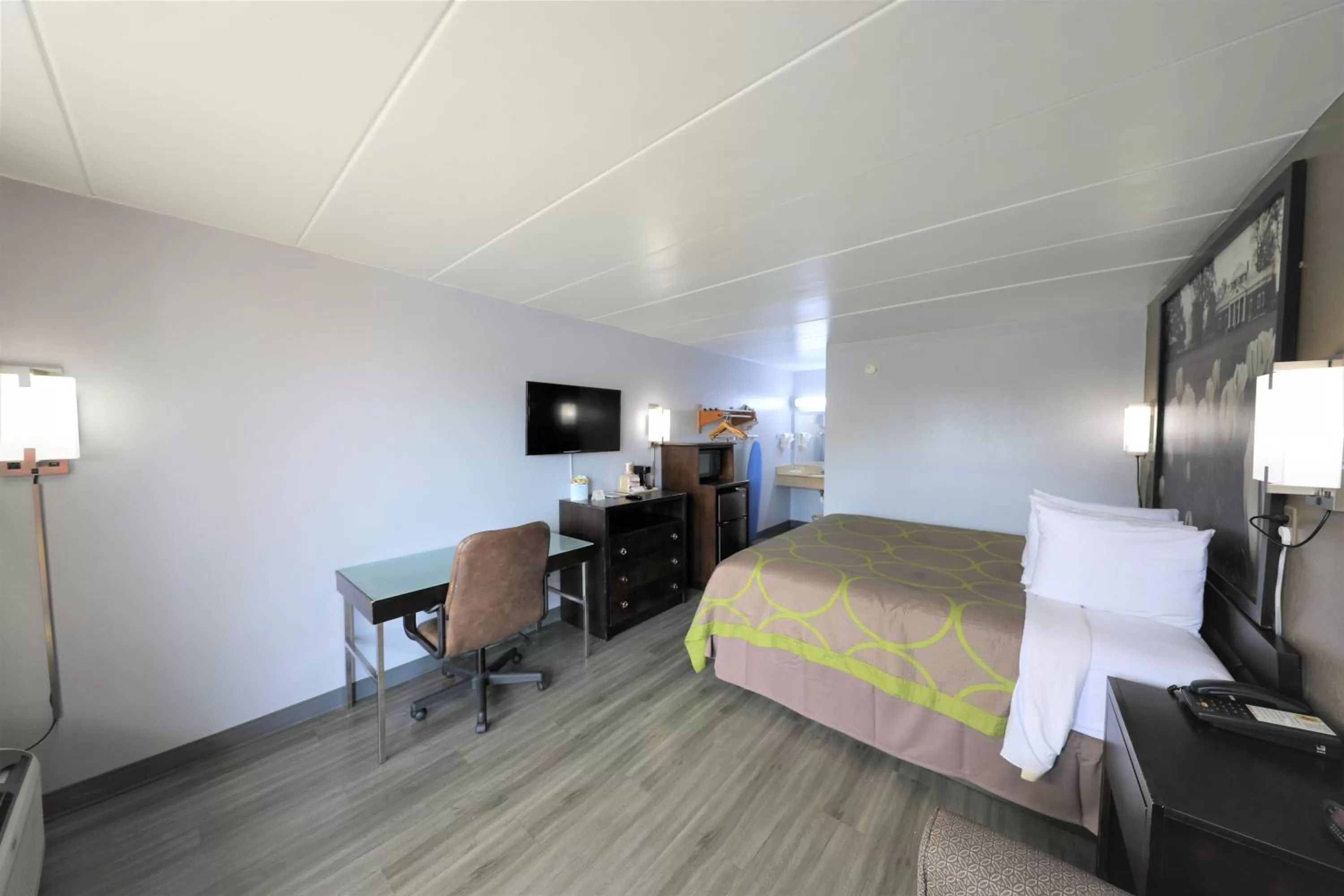 King Room - Mobility Access/Smoking in Super 8 by Wyndham Manassas