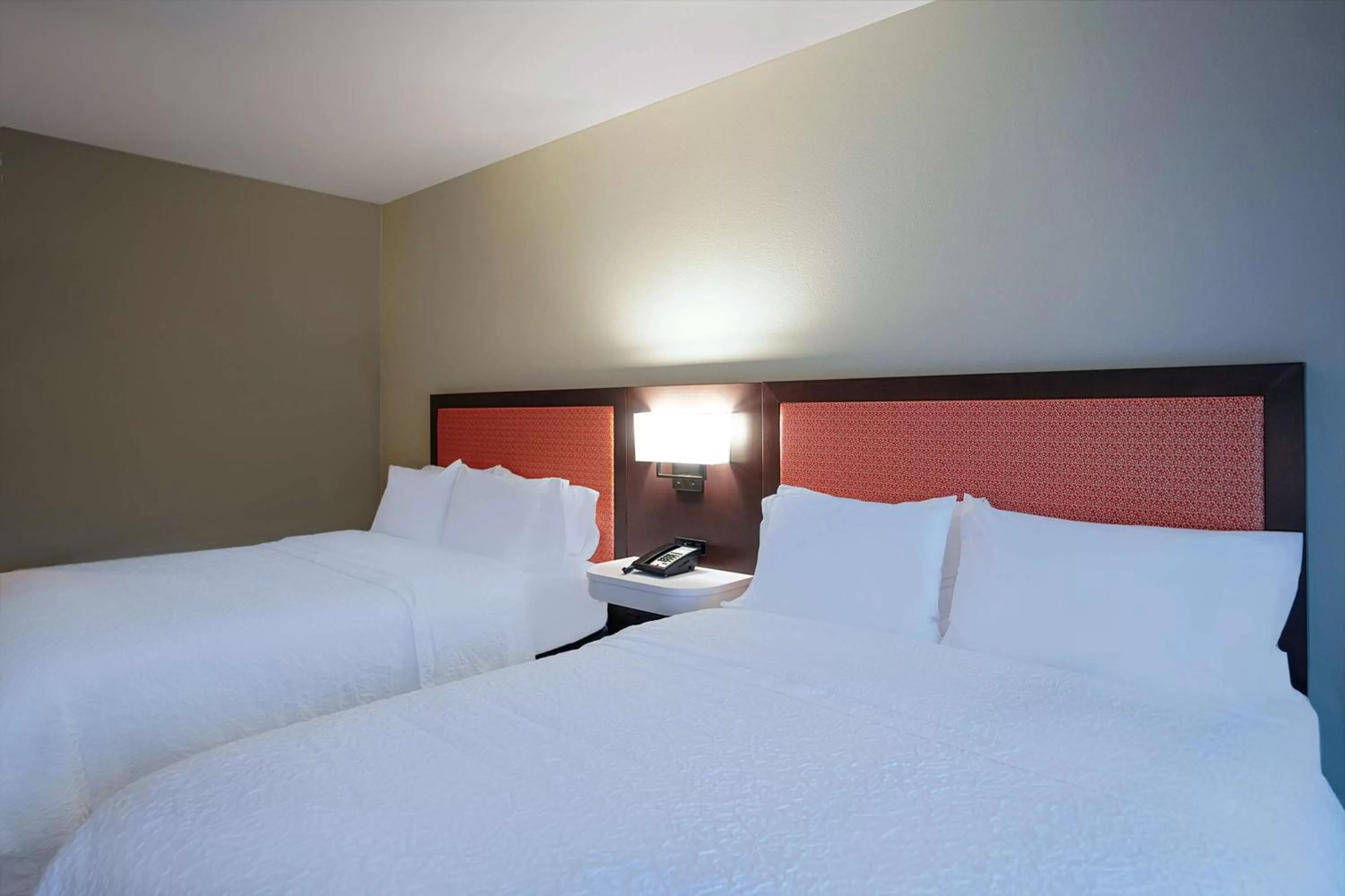 Queen Room with Two Queen Beds and Roll-In Shower - Mobility Access/Non-Smoking in Hampton Inn Colorado Springs I-25 Central