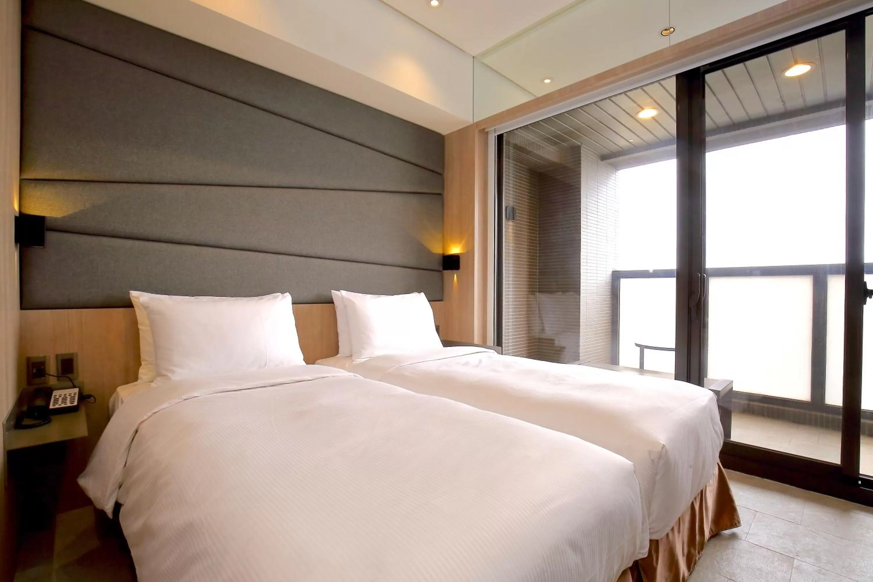 Eco Standard Twin Room with Window in Kloud Hotel