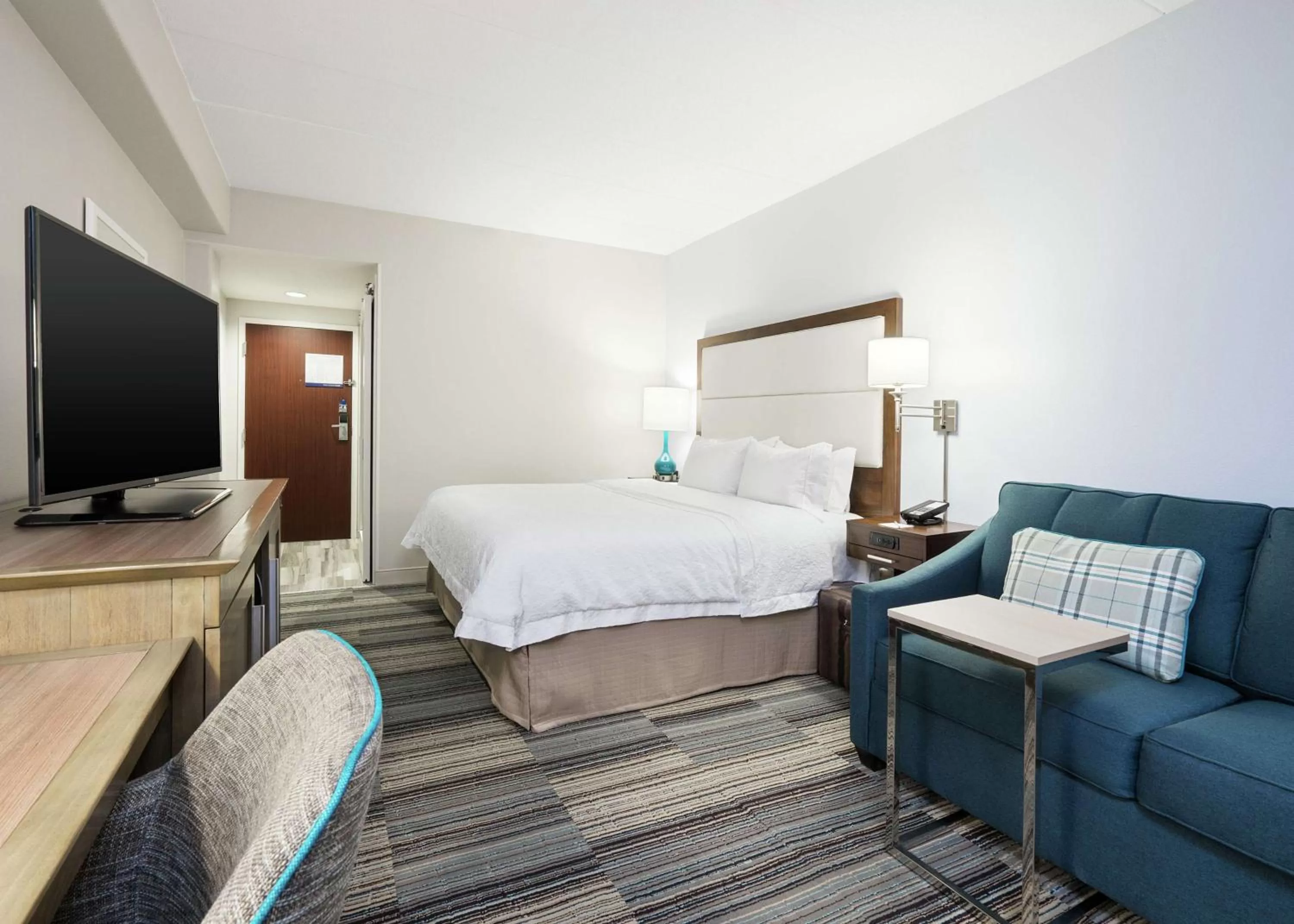 King Room with Sofa Bed and Study - Non-Smoking in Hampton Inn Pittsburgh University Medical Center