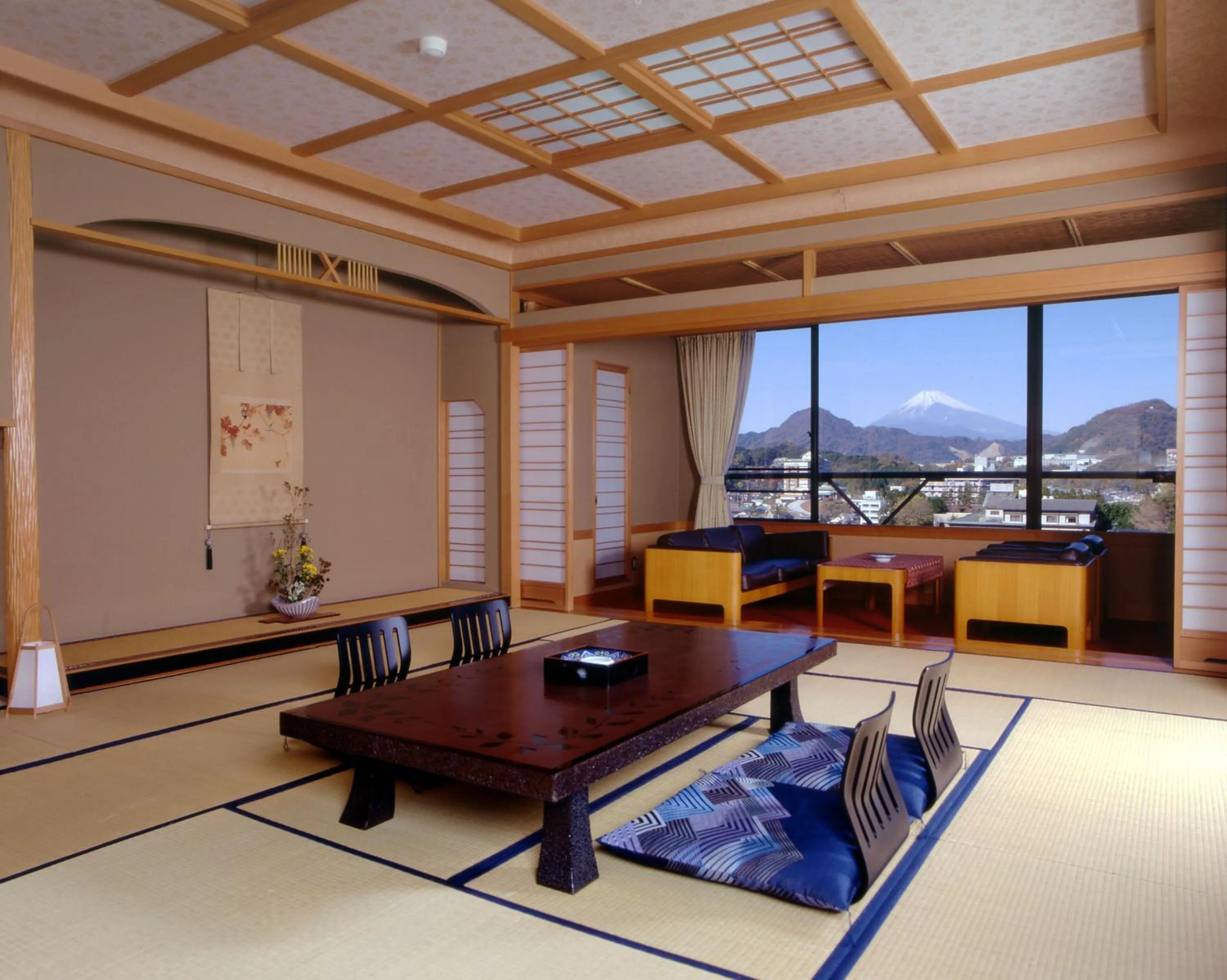 Japanese-Style Twin Room with Mt. Fuji View - West Wing in New Hakkeien