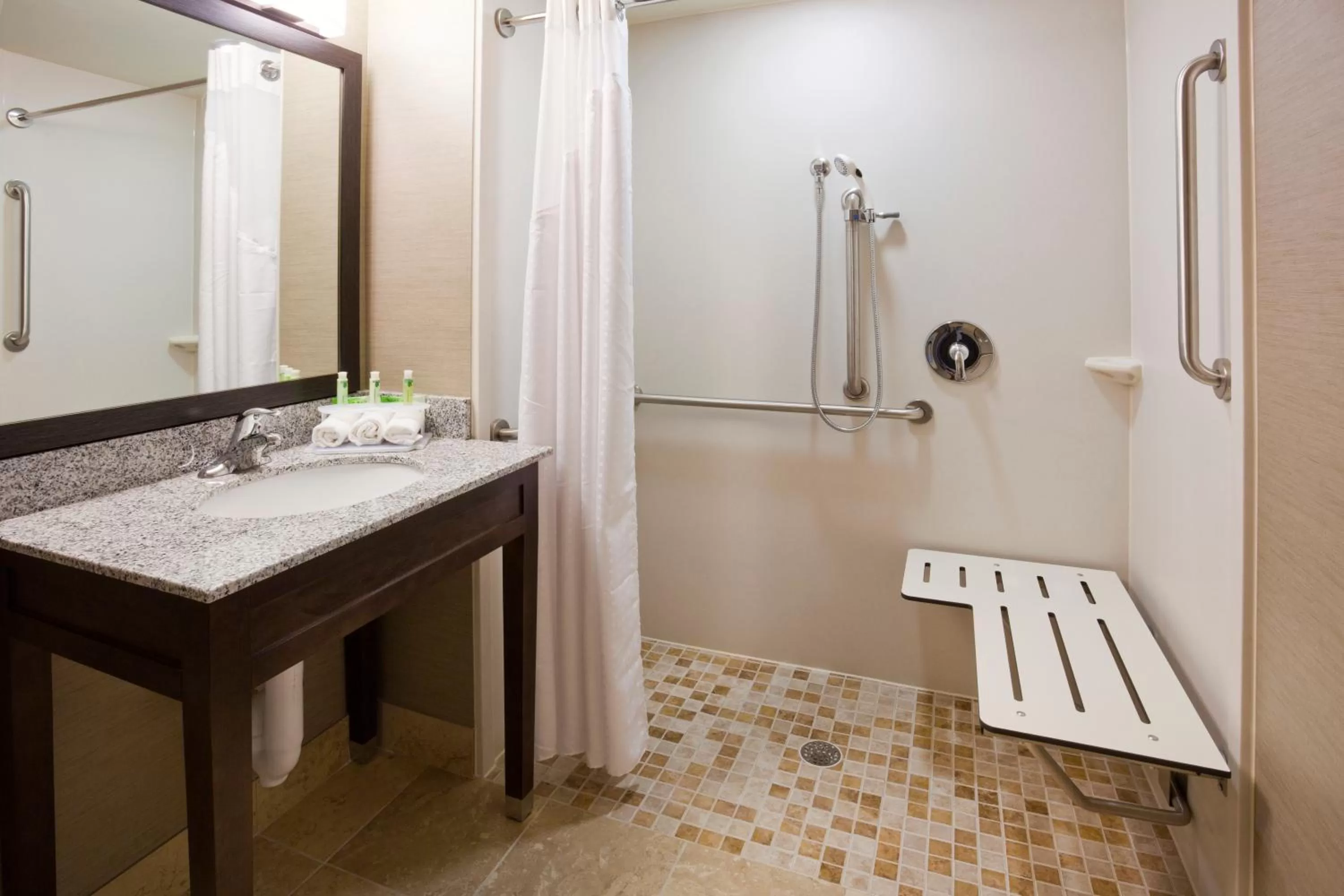 King Room - Disability Access/Roll in Shower in Holiday Inn Express & Suites Willmar by IHG