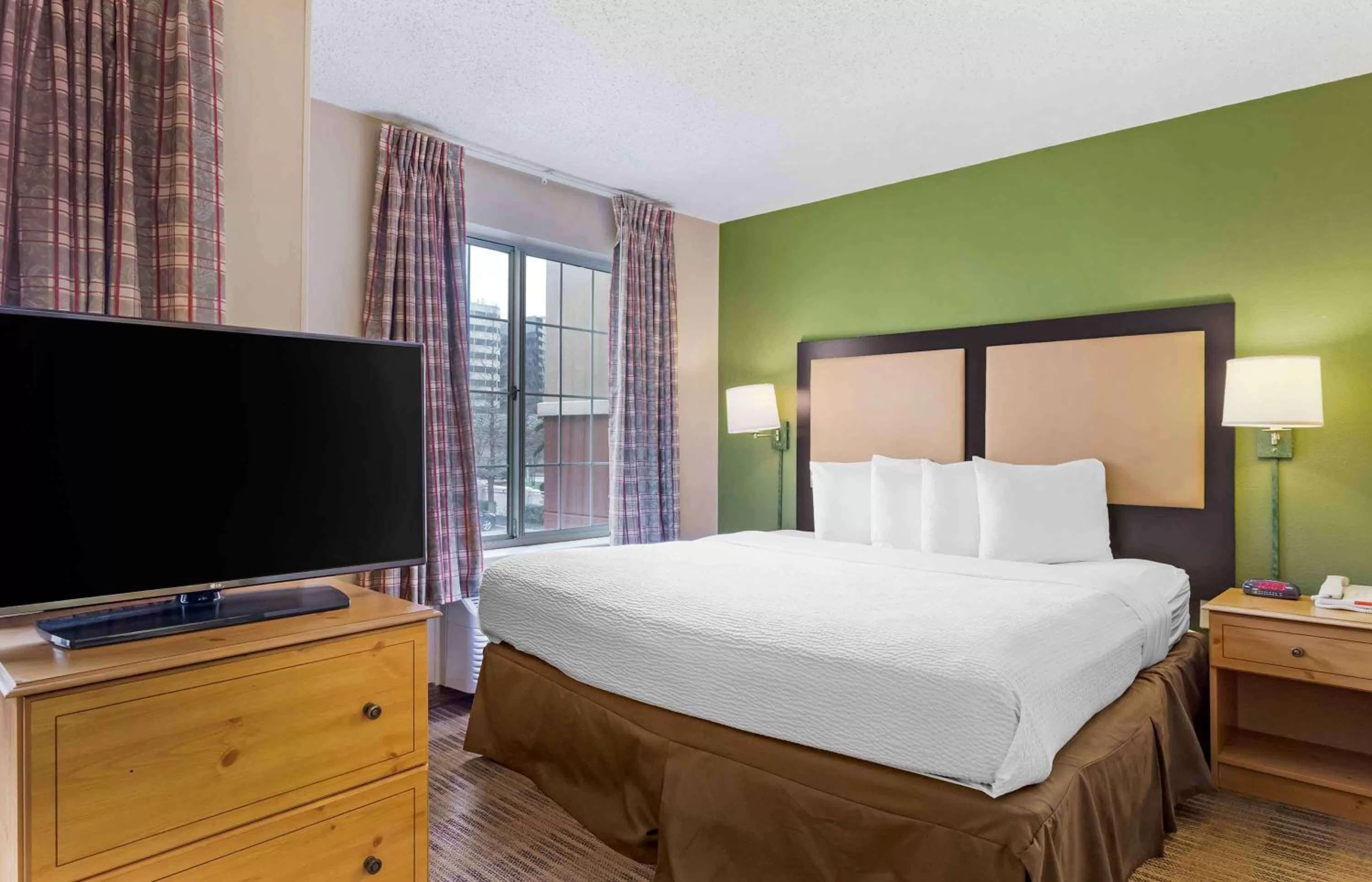 Deluxe Studio with 1 King Bed - Non-Smoking in Extended Stay America Suites - Houston - Galleria - Uptown