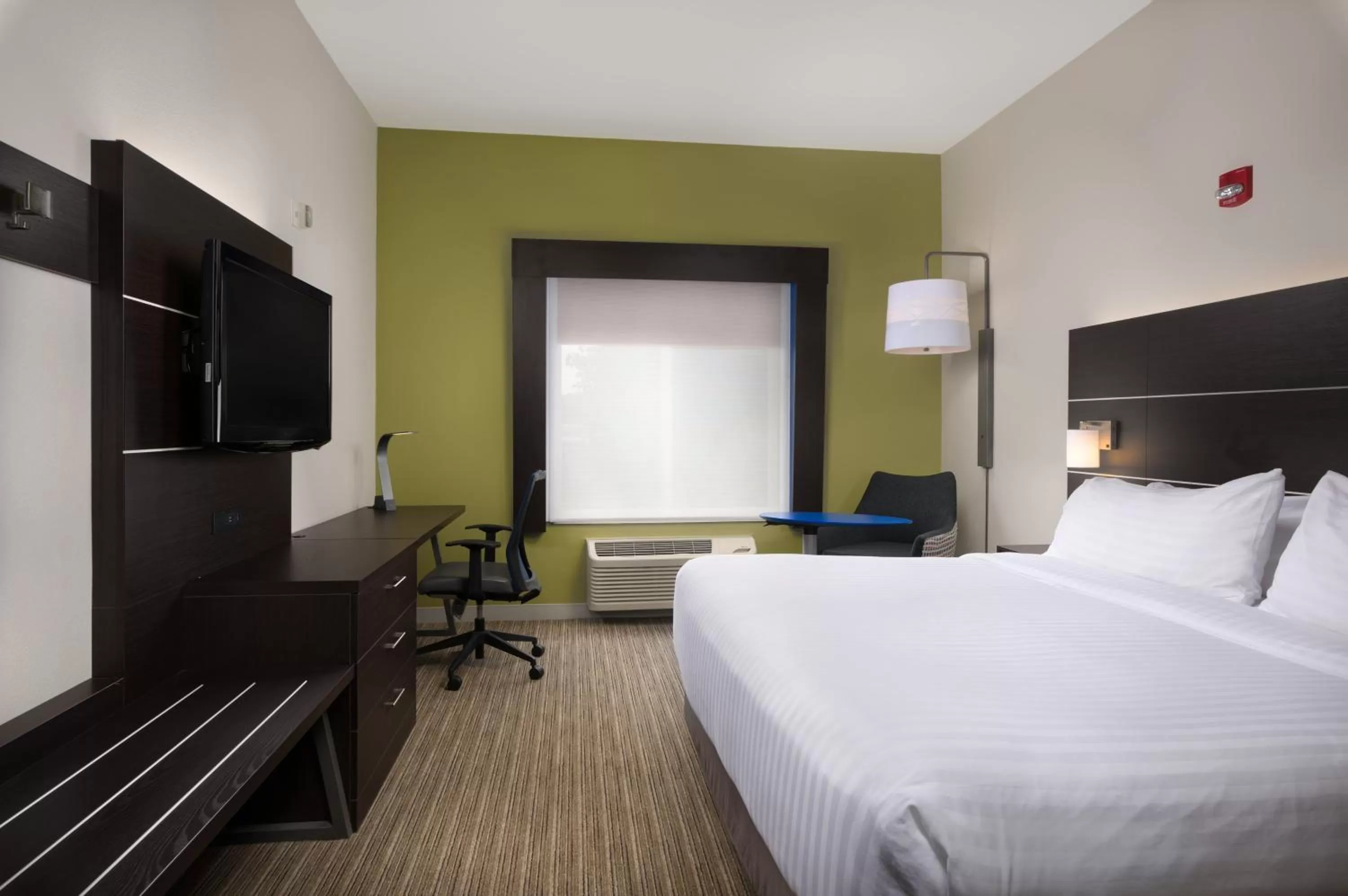 King Room - Non-Smoking in Holiday Inn Express Independence - Kansas City, an IHG Hotel