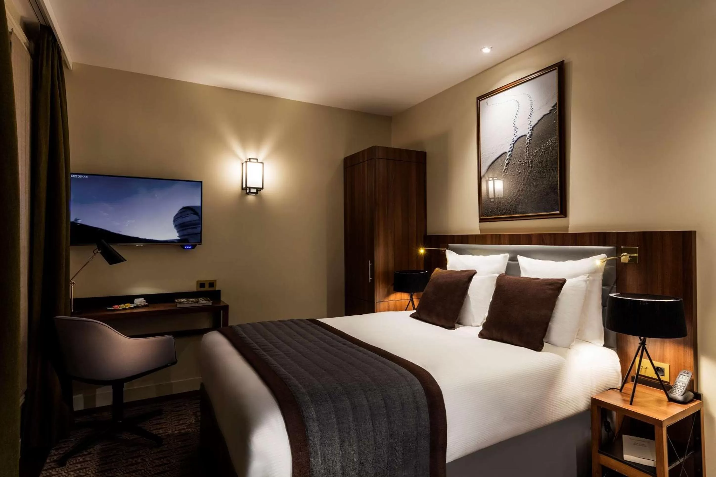 Standard Double Room with Double Bed in Hôtel Mayflower Opera