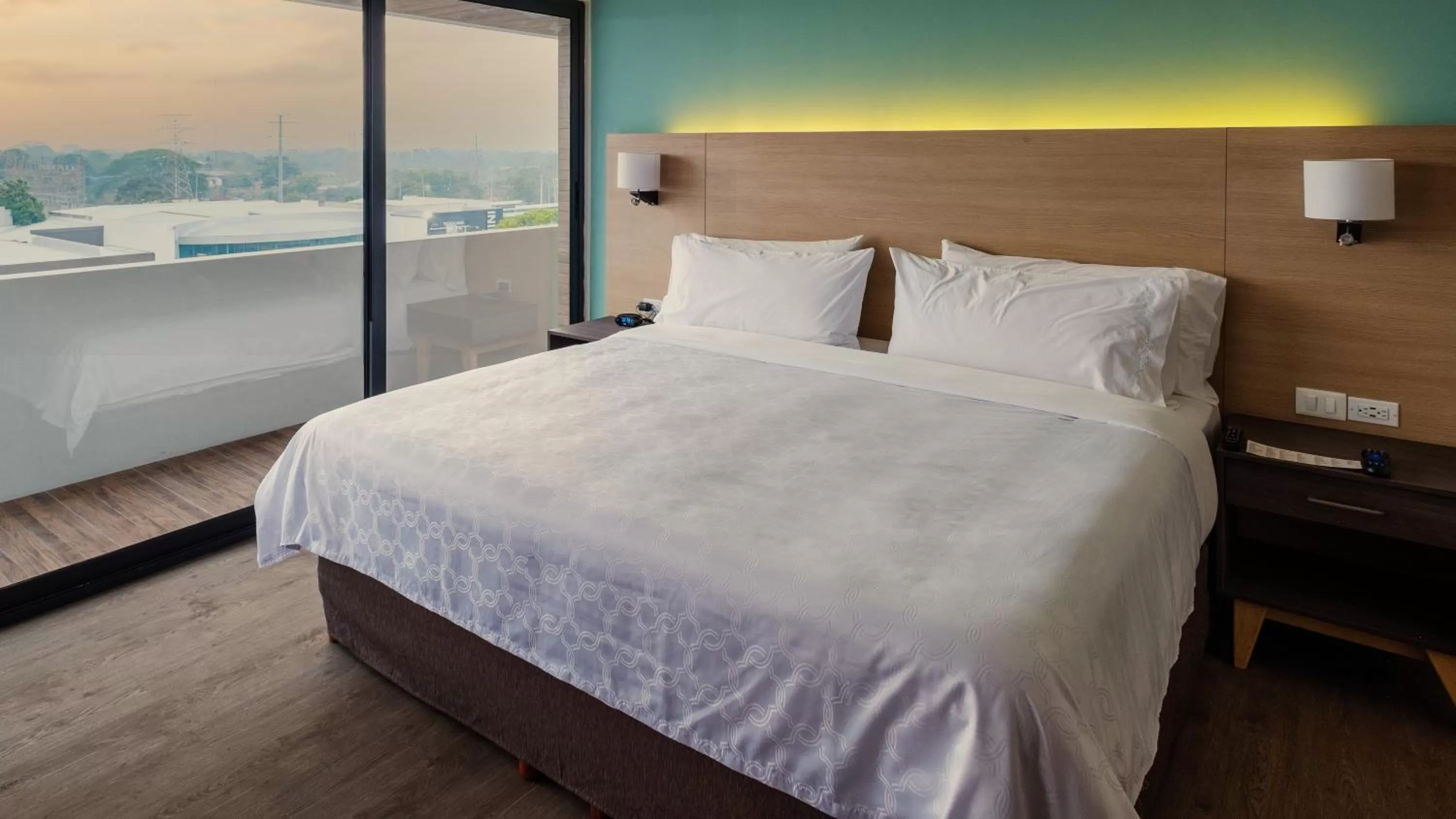 One-Bedroom Queen Suite with Balcony in Staybridge Suites - Villahermosa Tabasco by IHG