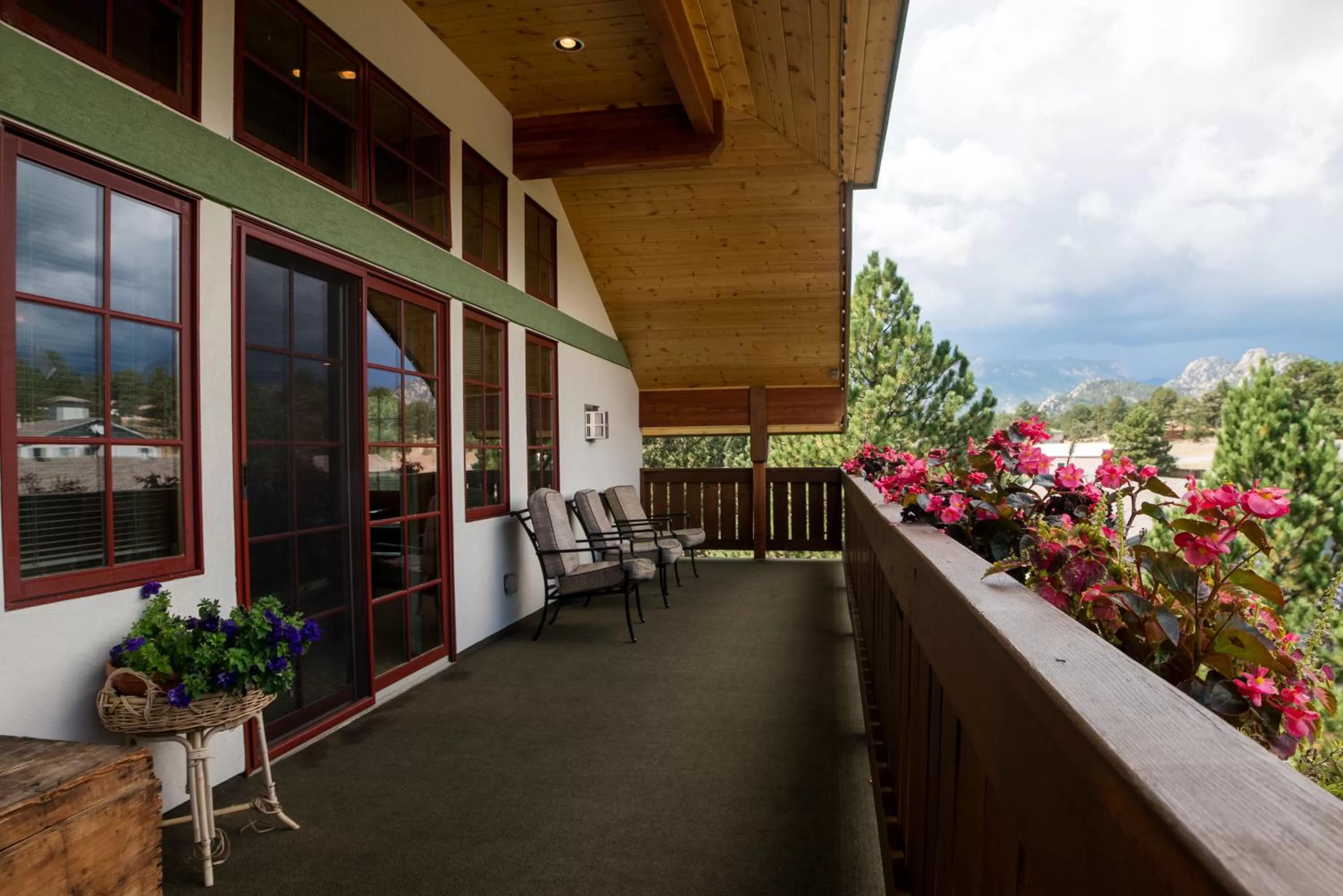 Deluxe Two-Bedroom Apartment with Balcony in Appenzell Inn