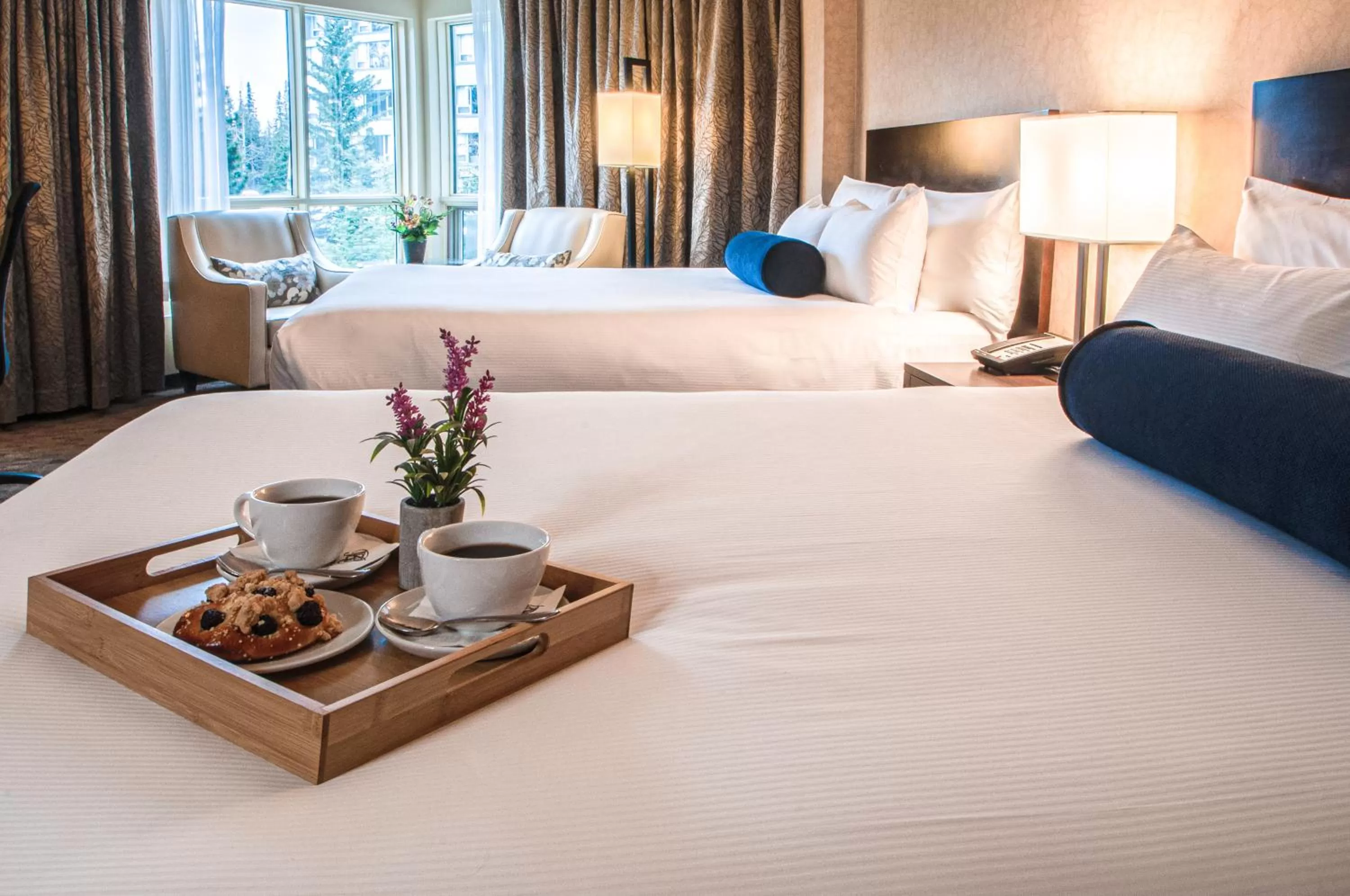 Classic King Room in Rimrock Banff, Emblems Collection