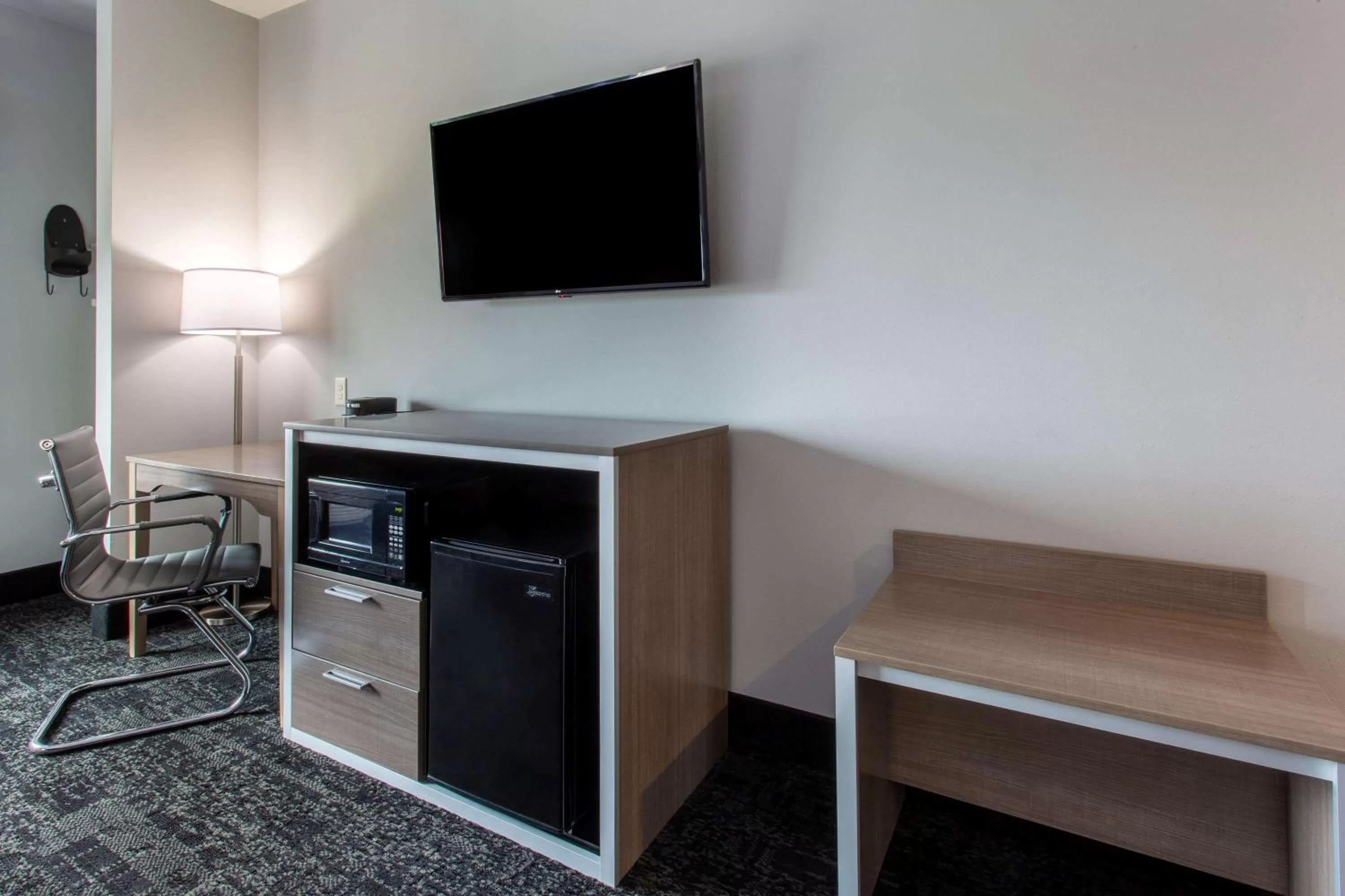 King Room - Non-Smoking in Baymont by Wyndham Madison