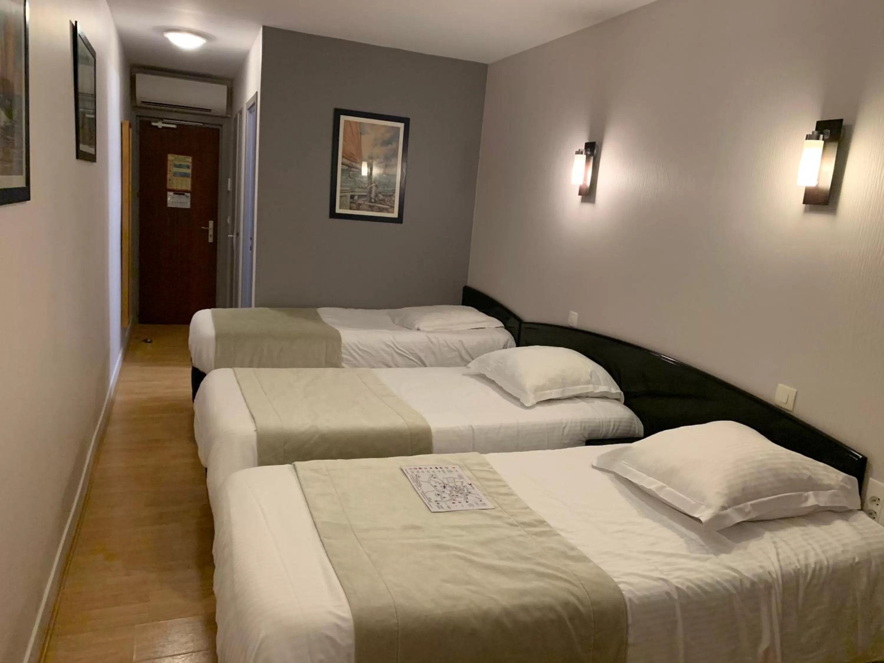 Triple Room (3 Adults) in Hôtel Le Bayeux