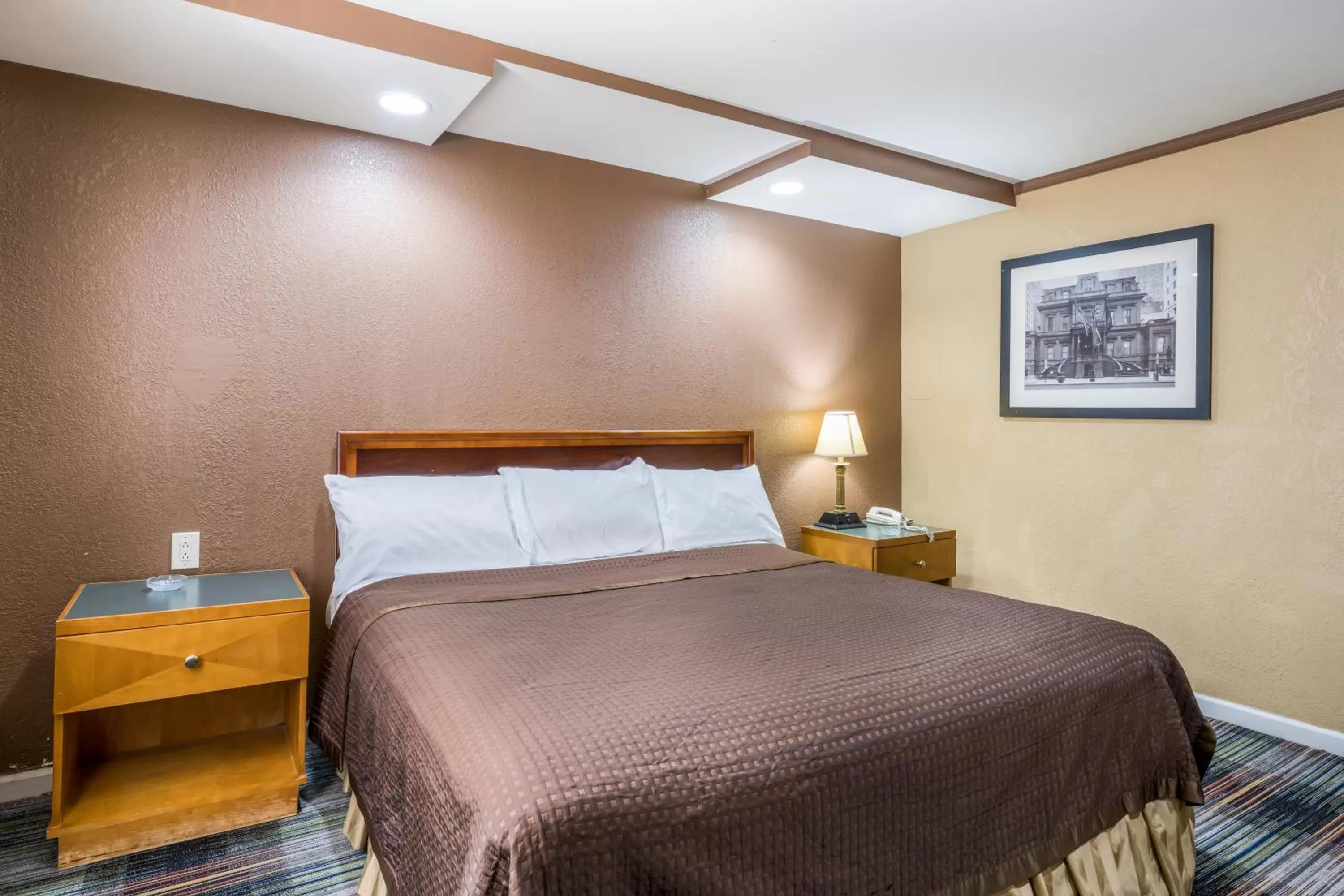 King Bed Smoking in Knights Inn Trevose