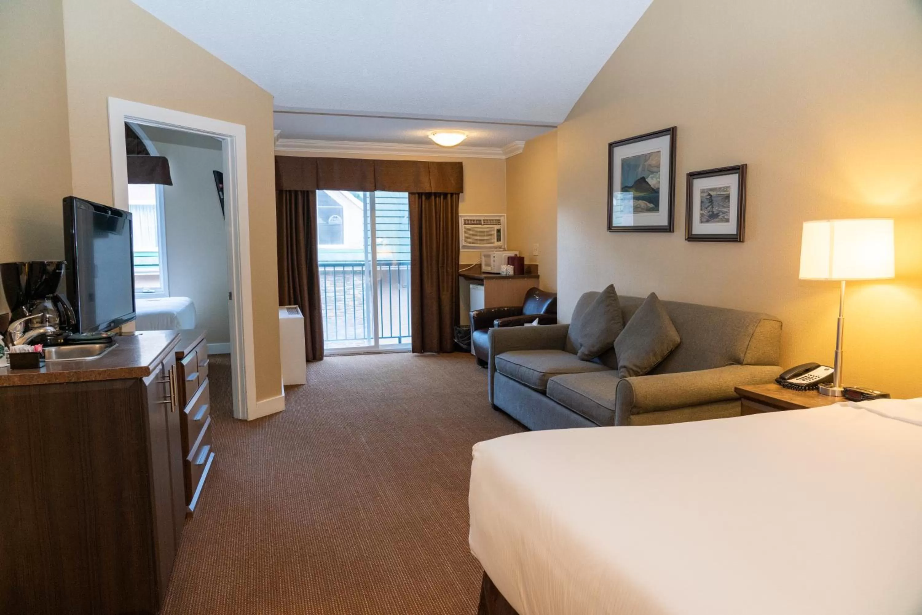 Superior 2 Bedroom Suite 2 Queen in Irwin's Mountain Inn